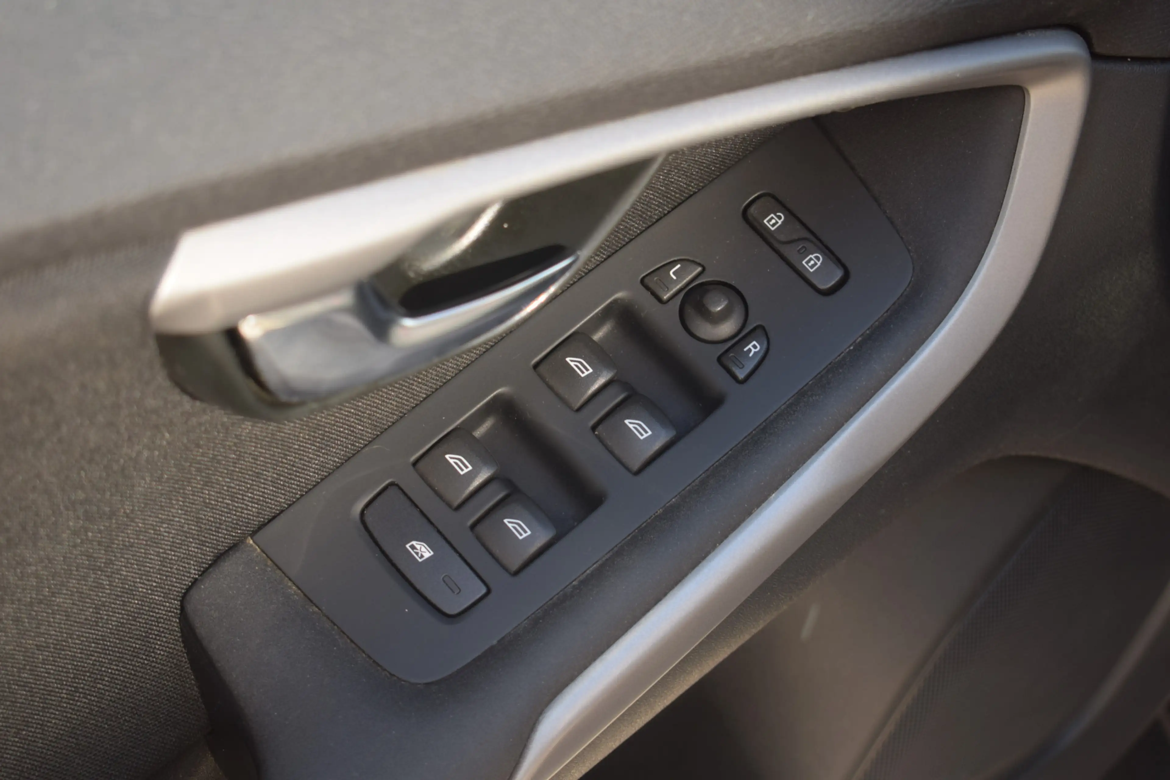Volvo V40 Cross Country 1.5 T3 Momentum Automaat Climate Cruise PDC — photo 28