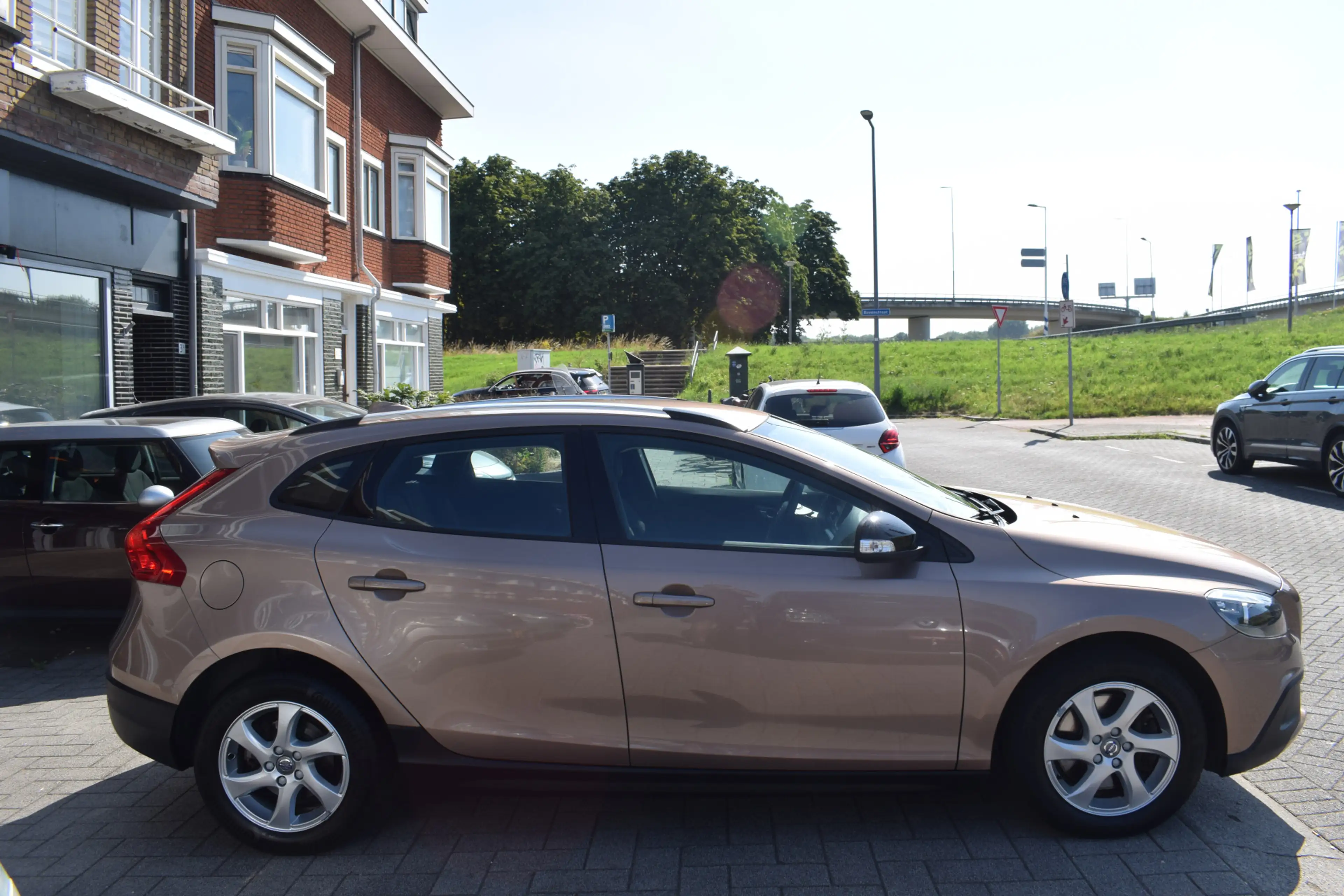 Volvo V40 Cross Country 1.5 T3 Momentum Automaat Climate Cruise PDC — photo 7
