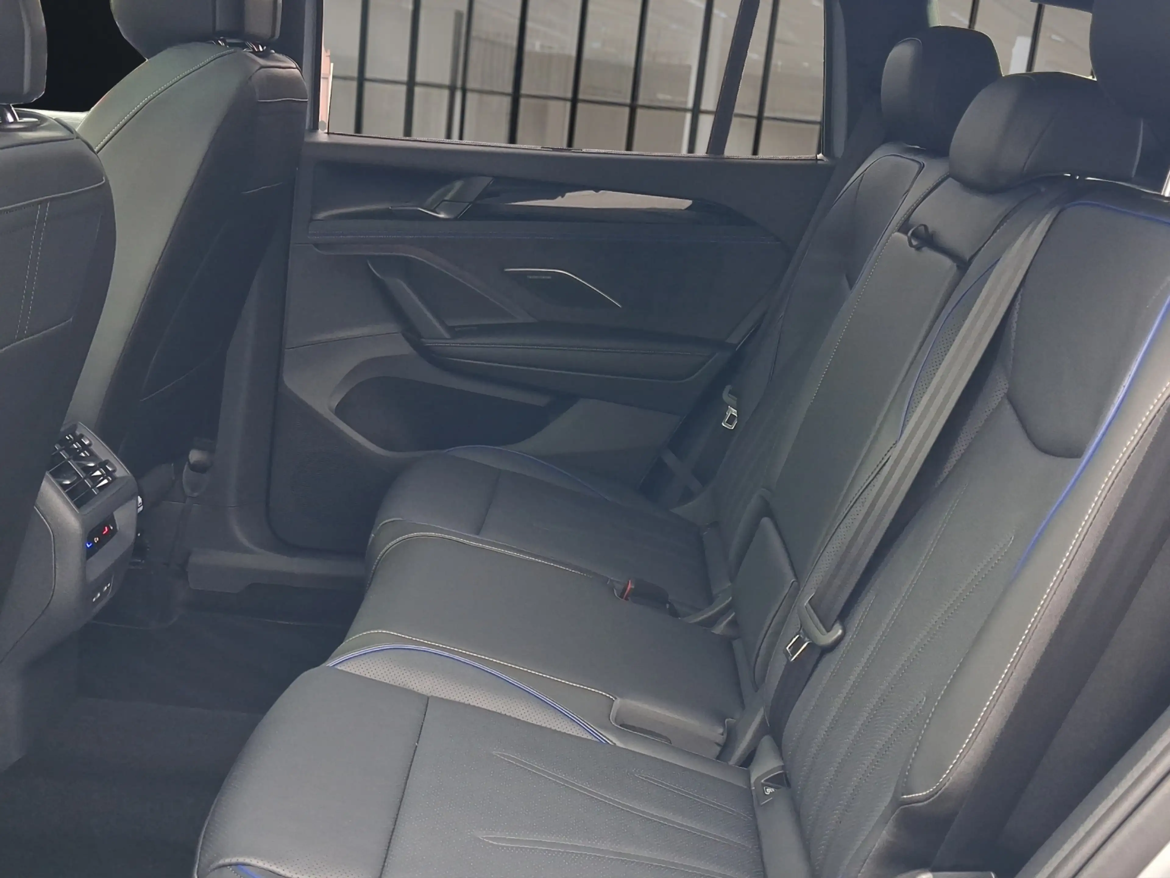 Volkswagen Tayron R-Line 1,5 l eHybrid OPF 130 kW (177 PS) / 85 k... — photo 6