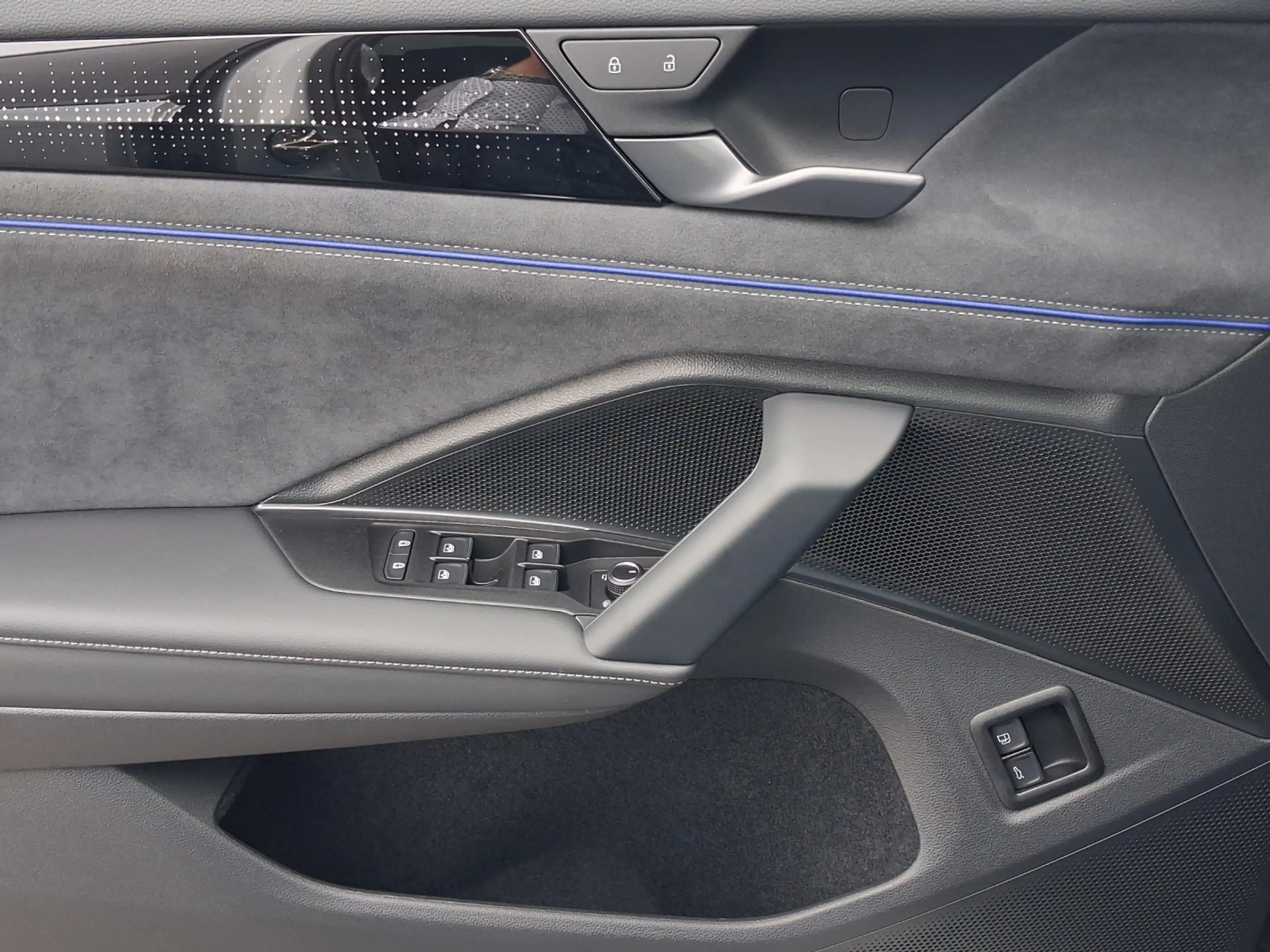 Volkswagen Tayron R-Line 1,5 l eHybrid OPF 130 kW (177 PS) / 85 k... — photo 12