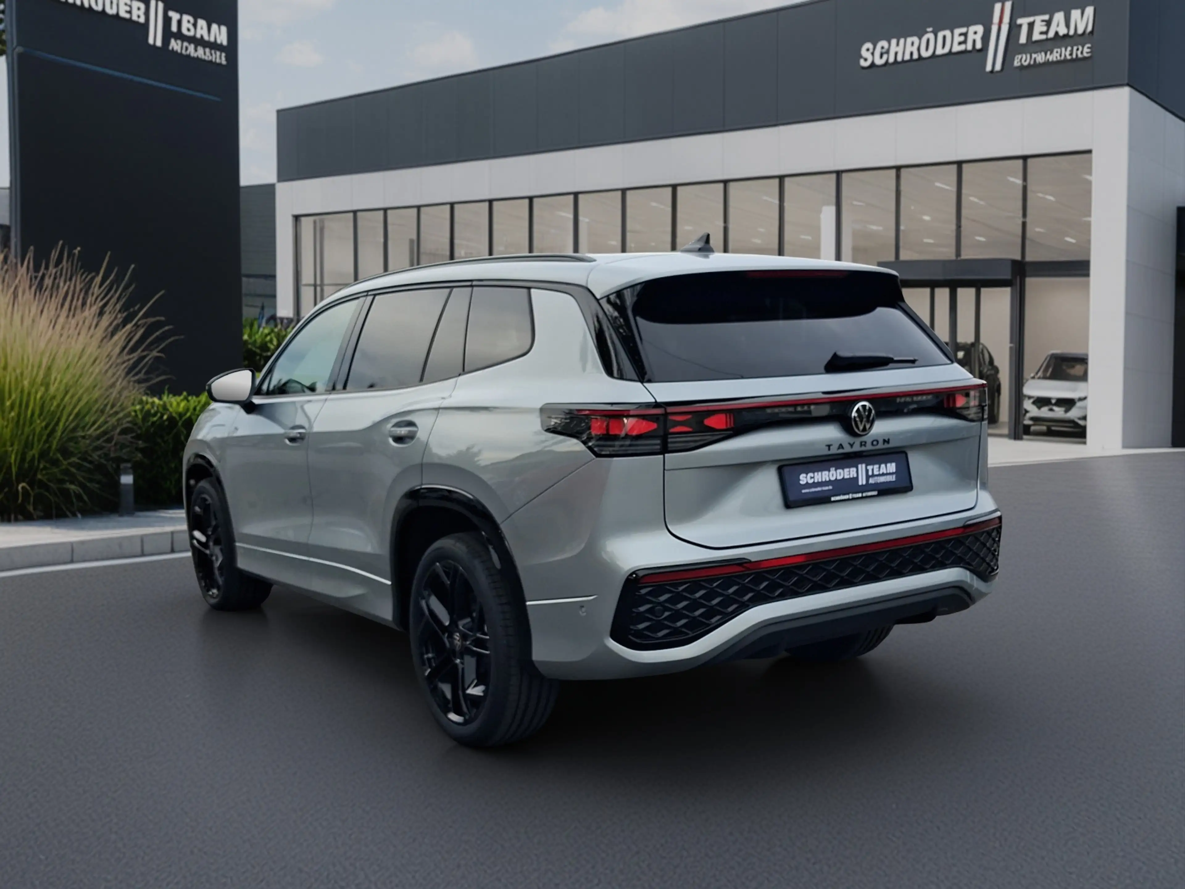 Volkswagen Tayron R-Line 1,5 l eHybrid OPF 130 kW (177 PS) / 85 k... — photo 3