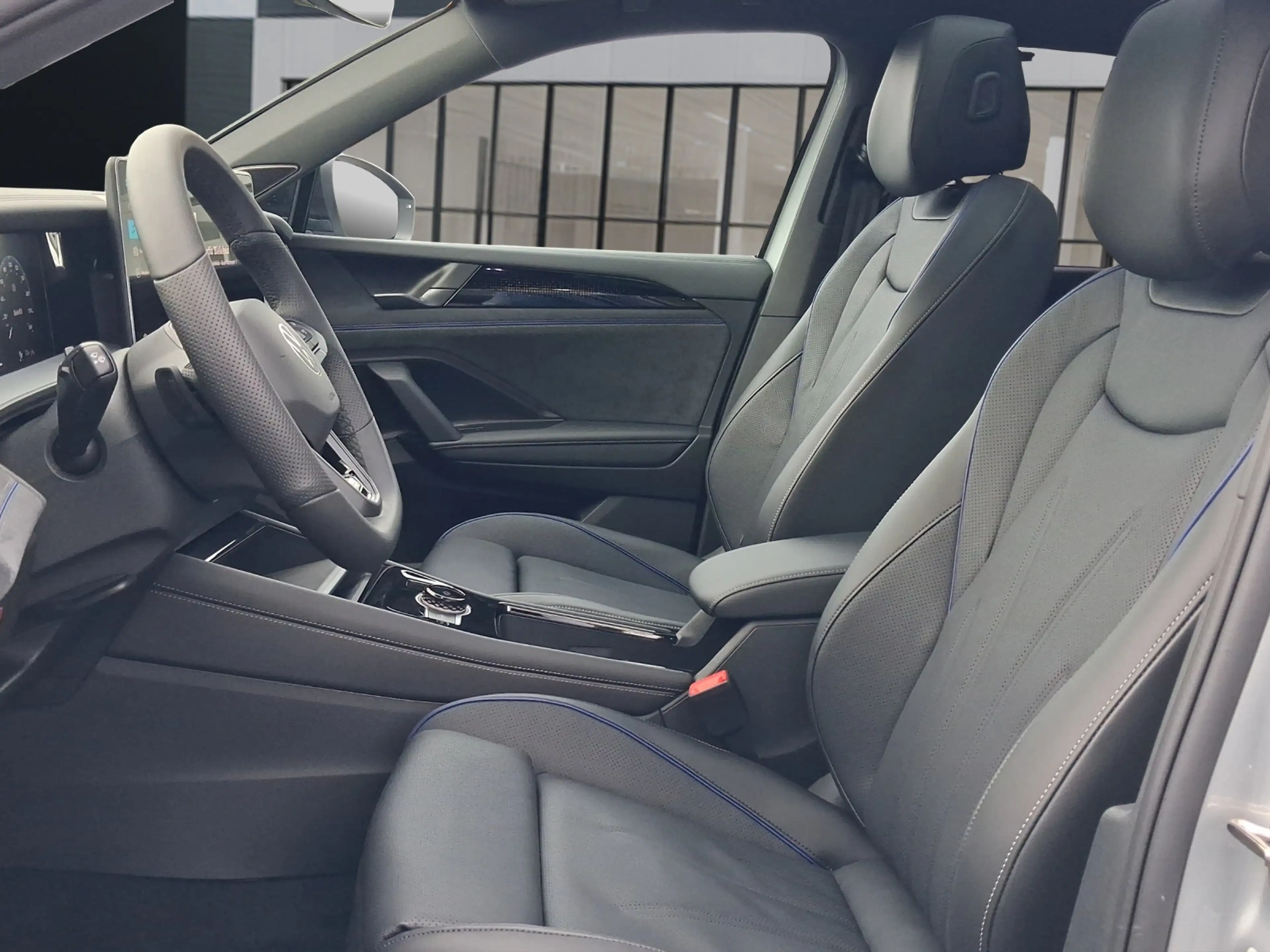 Volkswagen Tayron R-Line 1,5 l eHybrid OPF 130 kW (177 PS) / 85 k... — photo 5