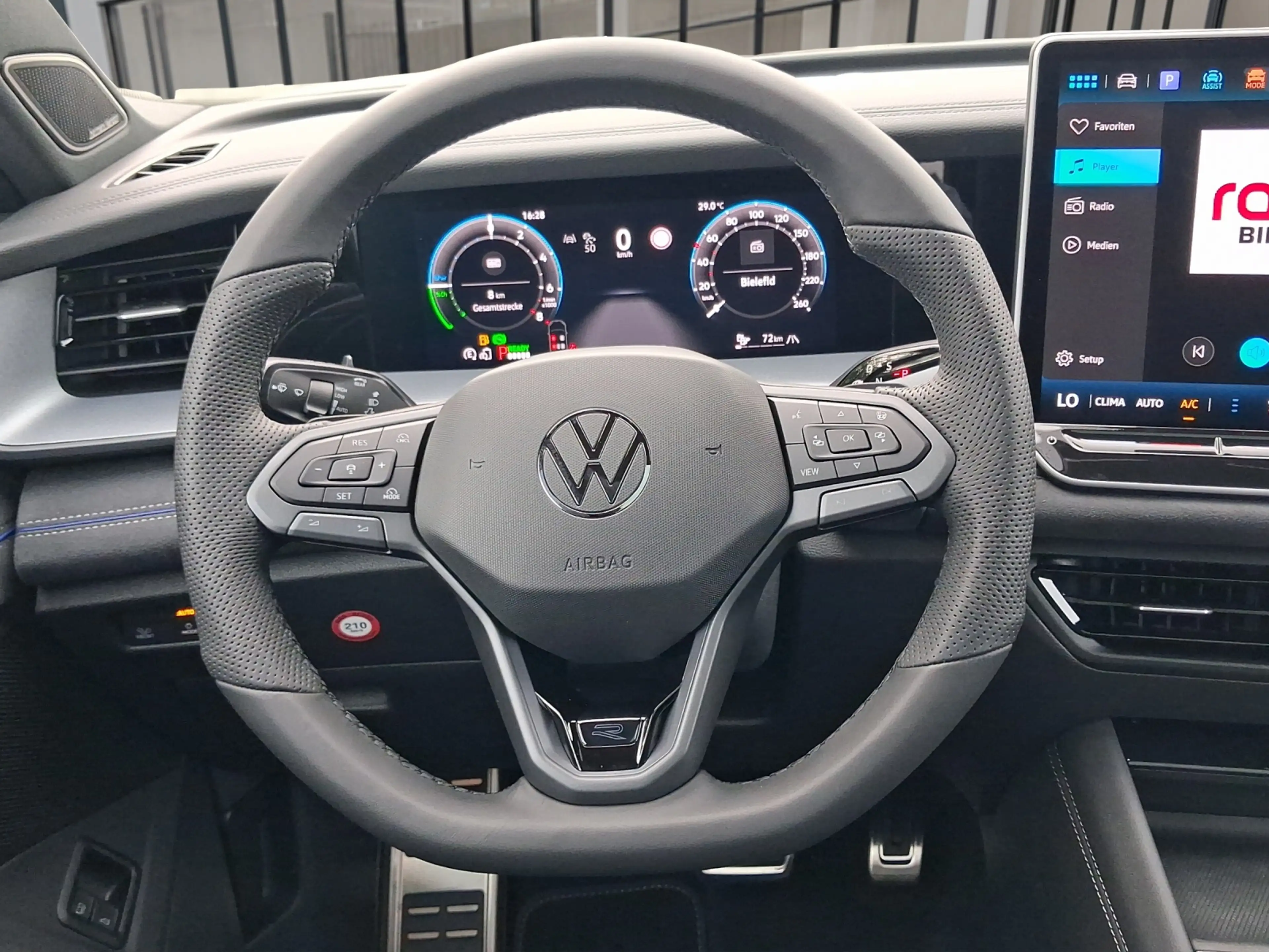 Volkswagen Tayron R-Line 1,5 l eHybrid OPF 130 kW (177 PS) / 85 k... — photo 8