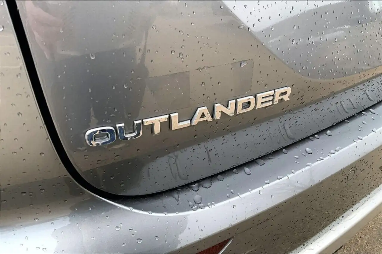 Mitsubishi Outlander снимка Mitsubishi Outlander