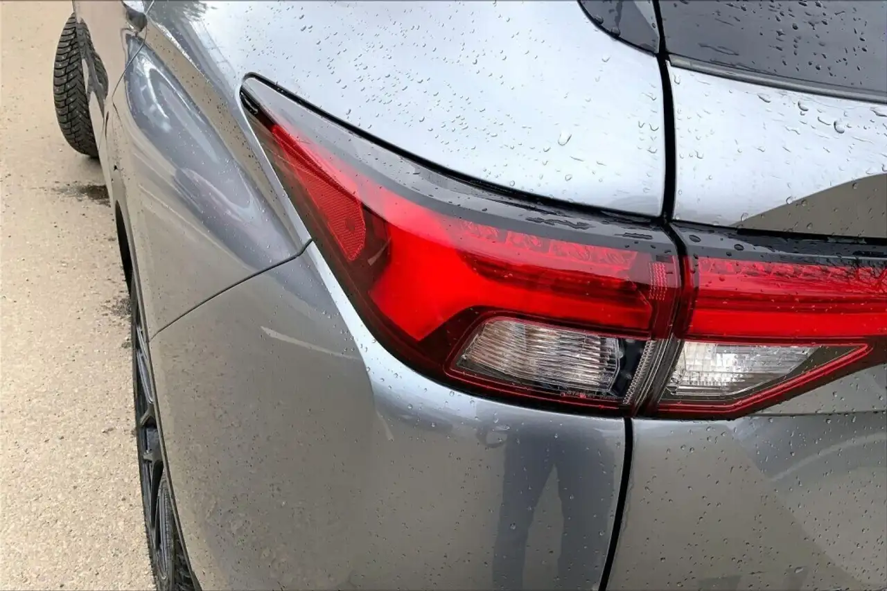 Mitsubishi Outlander снимка Mitsubishi Outlander