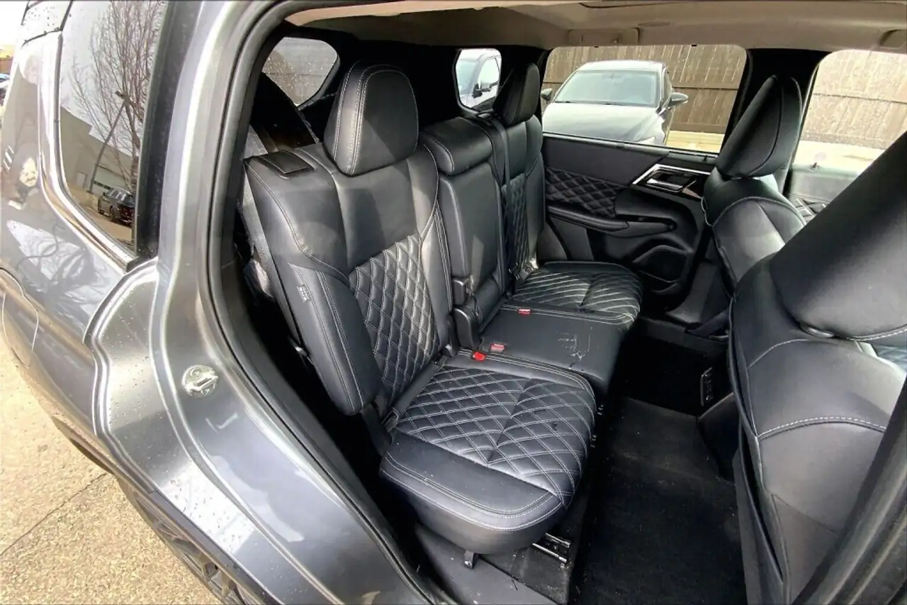 Mitsubishi Outlander снимка Mitsubishi Outlander