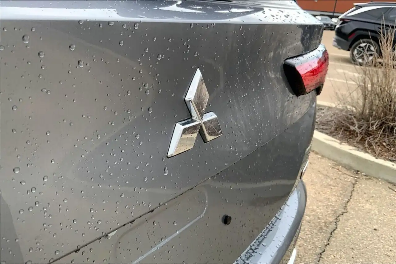 Mitsubishi Outlander снимка Mitsubishi Outlander