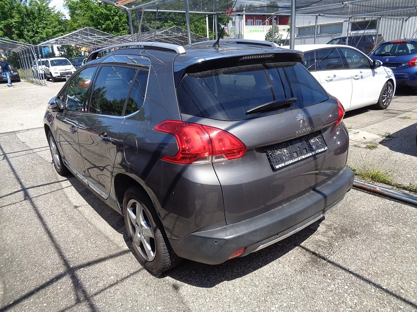 Peugeot 2008 1,6 e-HDi 92 FAP Allure * 85.910 km * Grau - 2