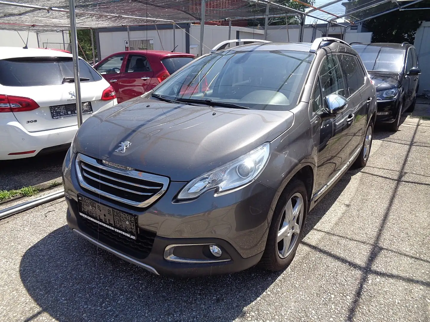Peugeot 2008 1,6 e-HDi 92 FAP Allure * 85.910 km * Grau - 1