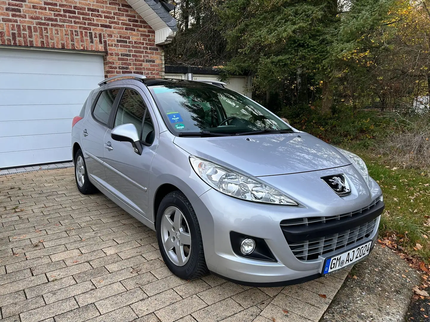 Peugeot 207 207 SW 95 VTi Family Silber - 1