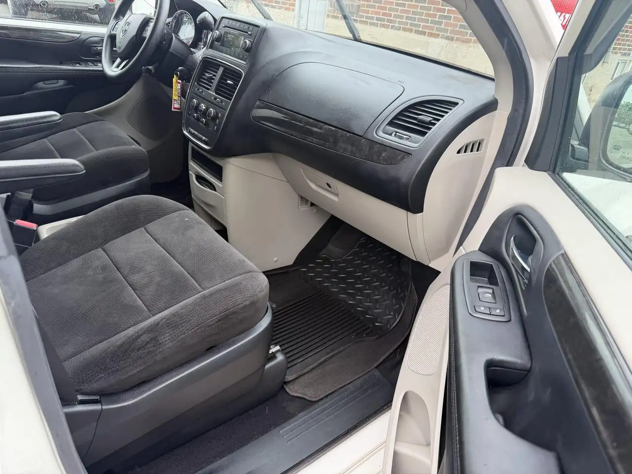 Dodge Grand Caravan photo Dodge Grand Caravan