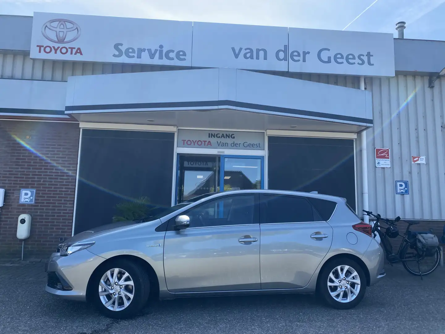 Toyota Auris 1.8 Hybrid Dynamic Trekhaak Grijs - 1
