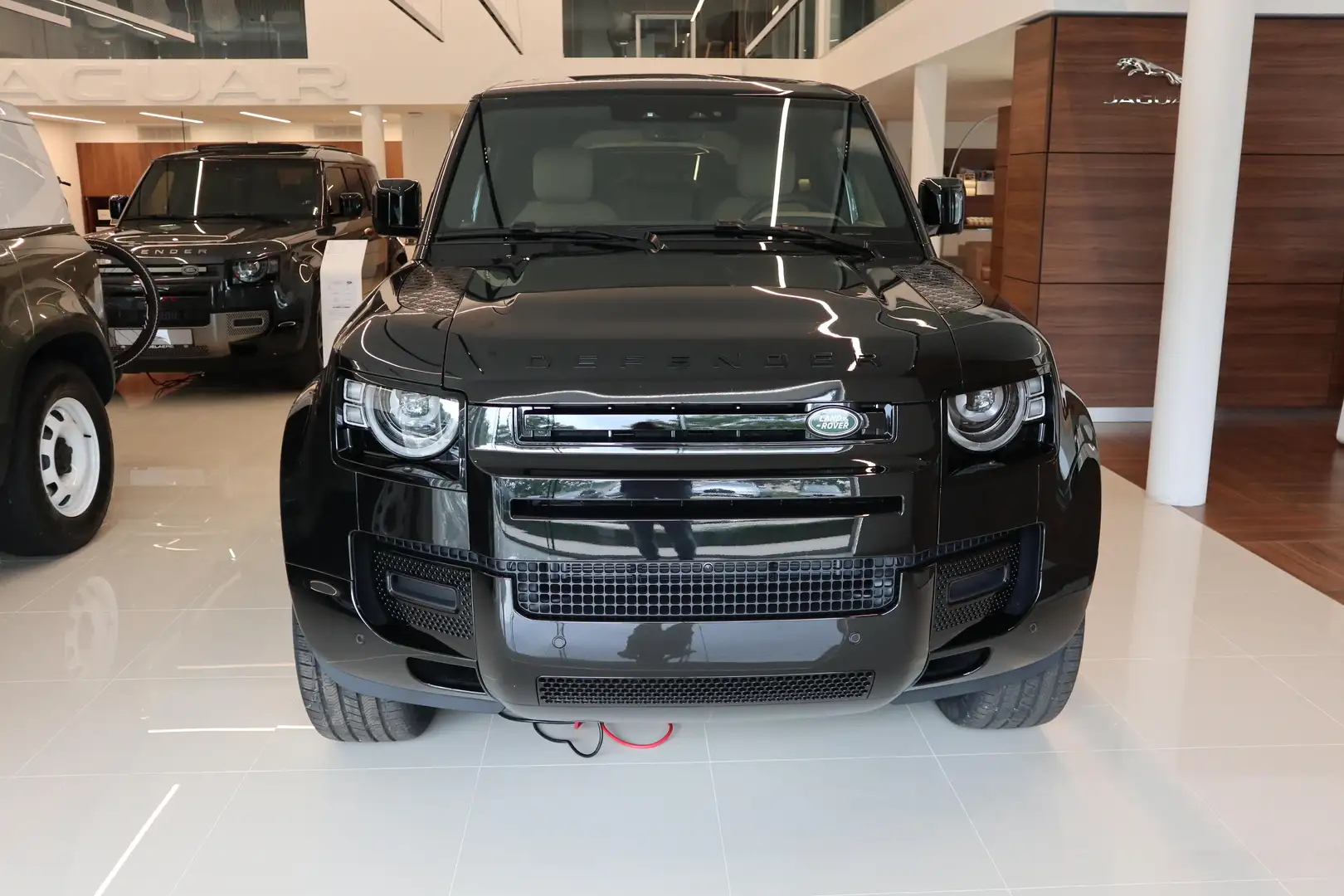 Land Rover Defender 90 D200 X-Dynamic SE AWD Auto. Negro - 2