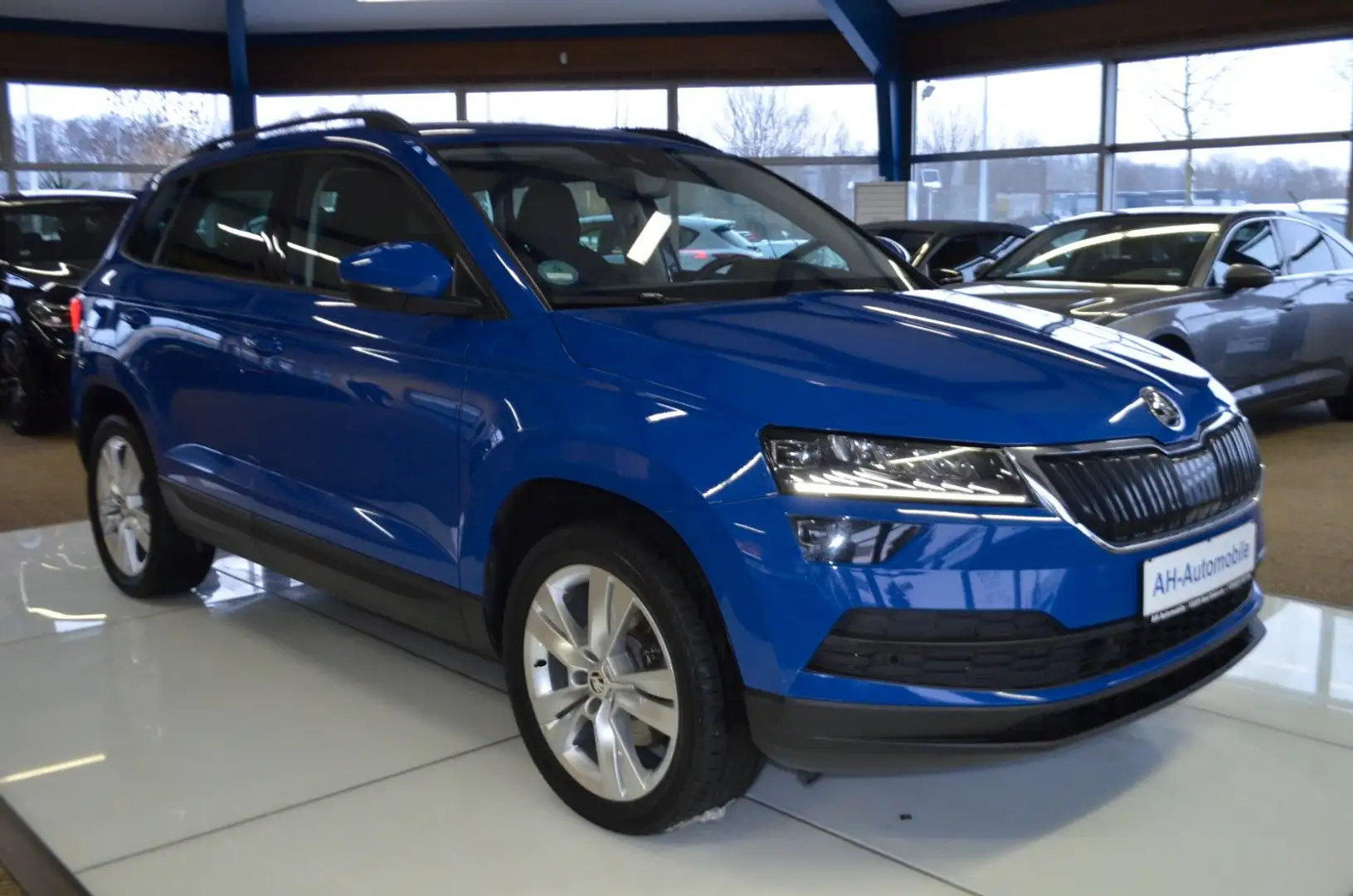 Skoda Karoq Style 4x4 AUTOMATIK / XENON / NAVI / PDC Blau - 2