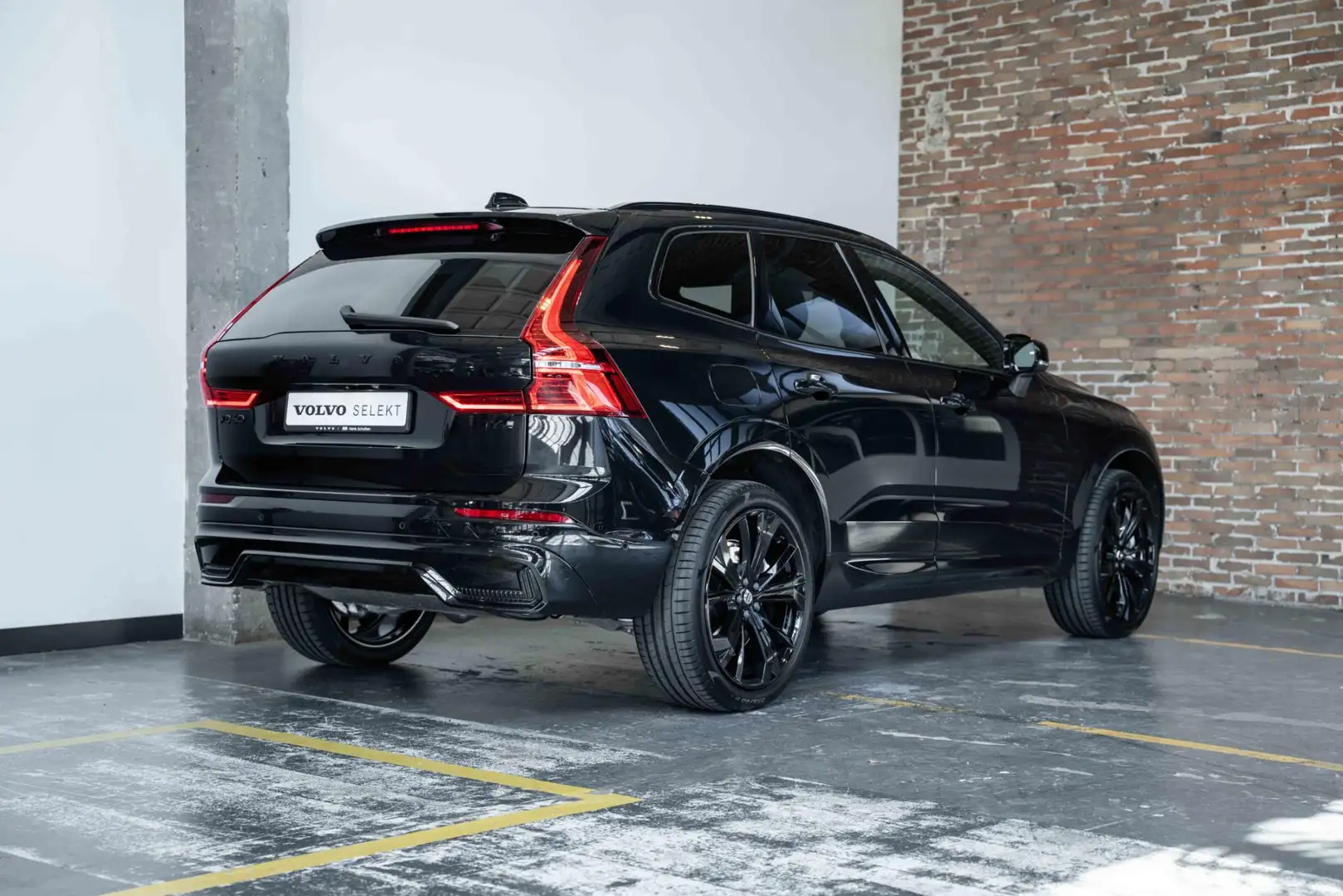 Volvo XC60 T6 Plug-in hybrid AWD Ultra Black Edition | Wegkla Zwart - 2