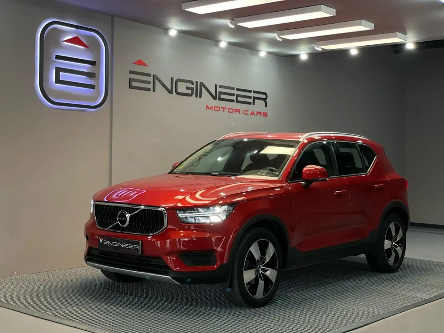 Volvo XC40 1.5 T3 Momentum Burdeos - 1