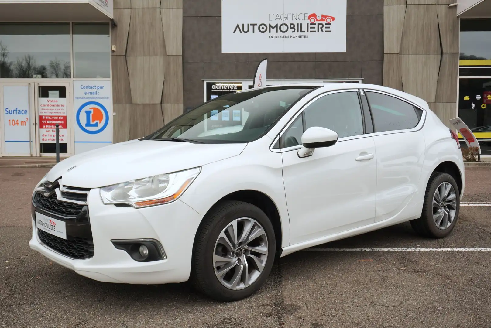 Citroen DS4 1.6 e-HDi 115 ch Airdream So Chic Blanc - 1