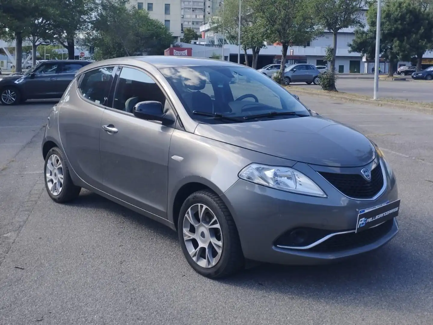 Lancia Ypsilon 1.2 Gold 69cv ideale x neopatentati Grigio - 1