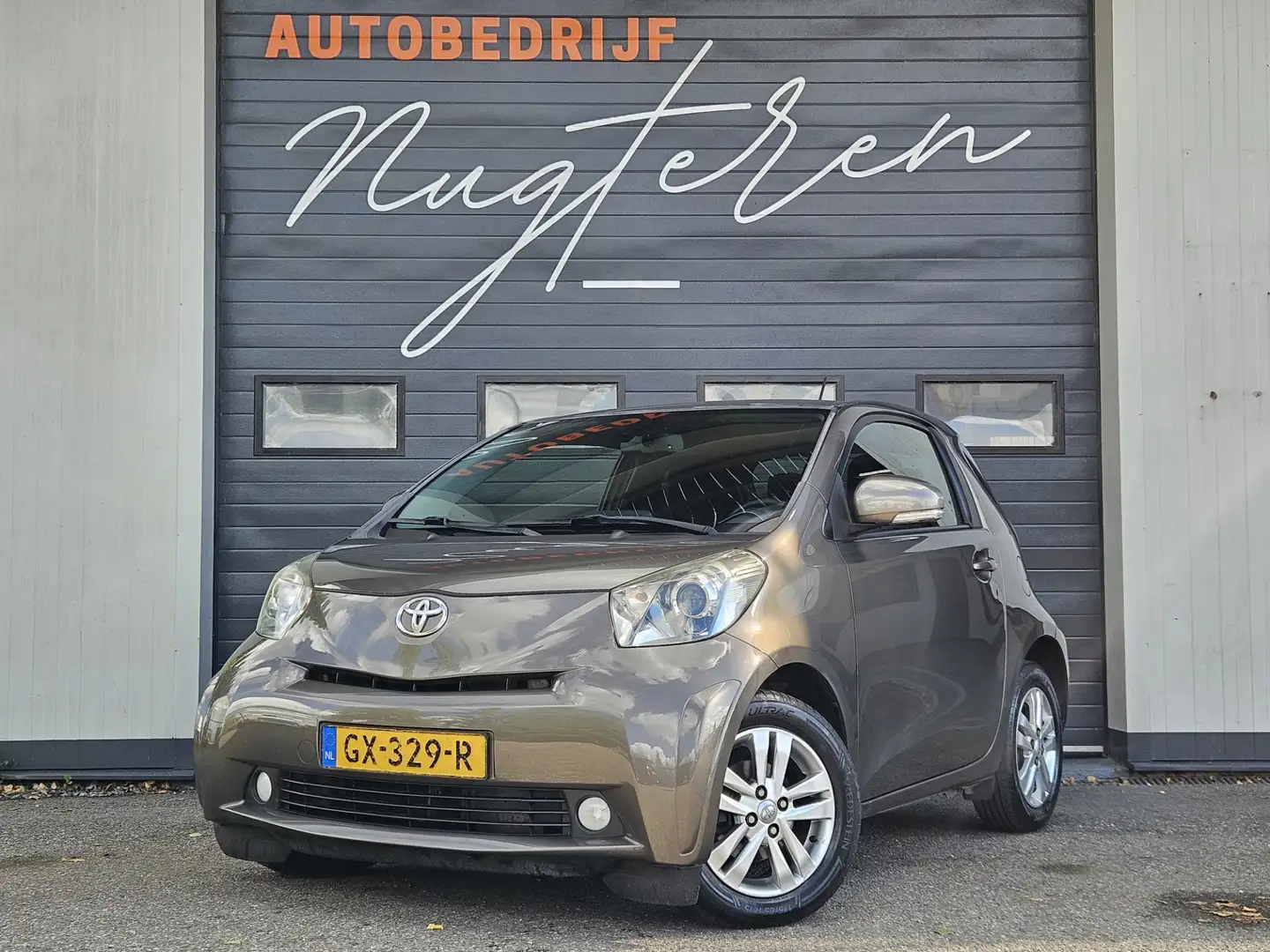 Toyota iQ 1.0 VVTi Aspiration|Apk tot 10-2026 |Cruise|Airco| Brun - 1