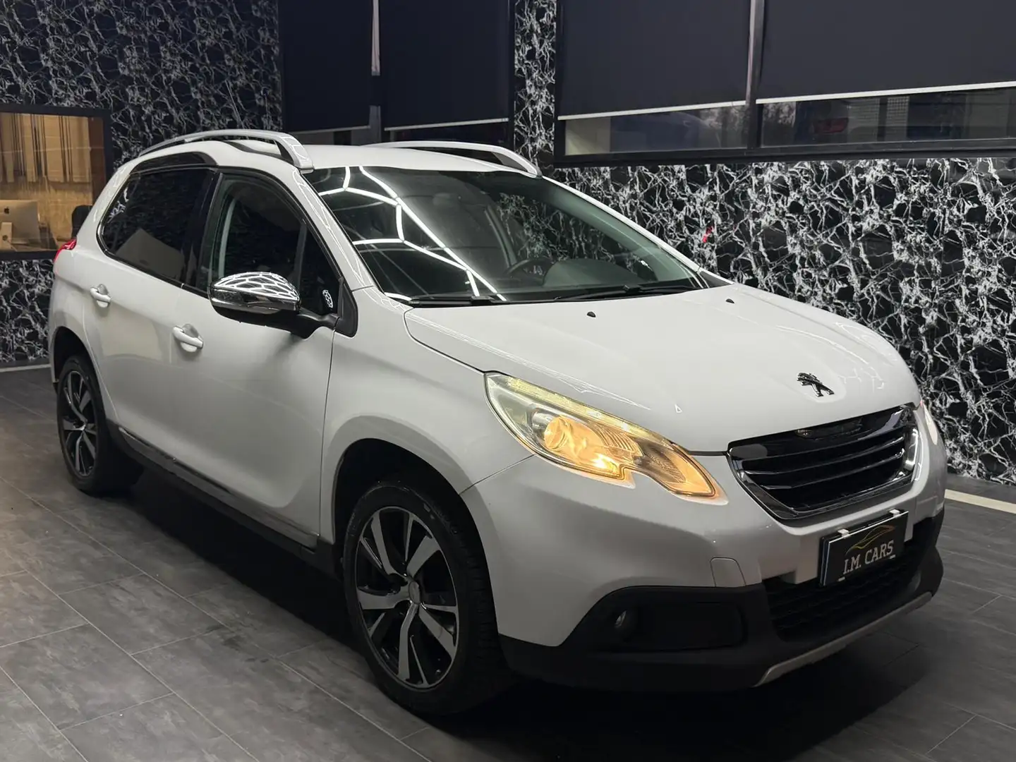 Peugeot 2008 1.6 bluehdi Black Matt 100cv Bianco - 1
