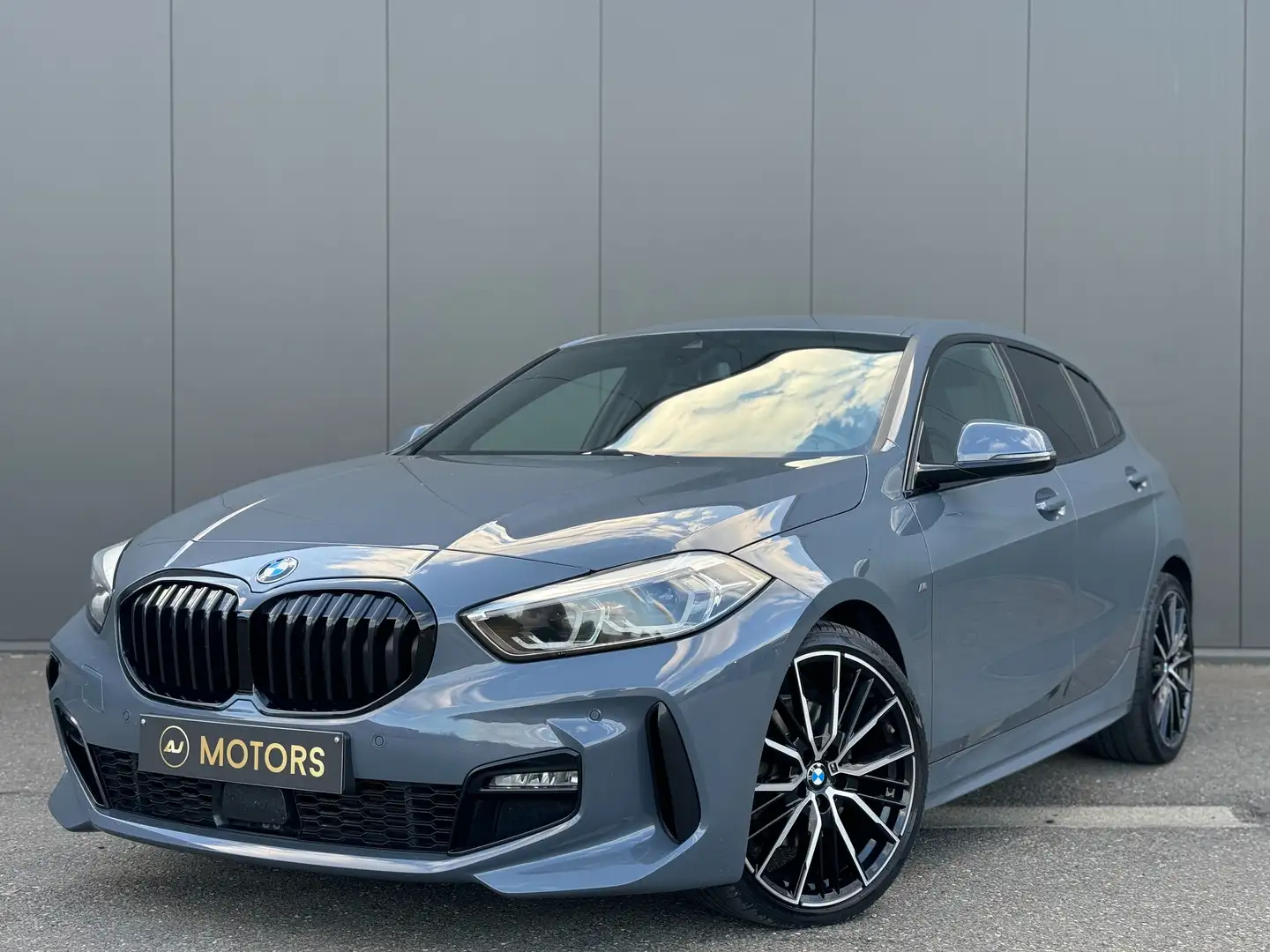 BMW 118 d 136cv Pack M - Individual - Cockpit - Alcantara Grigio - 1