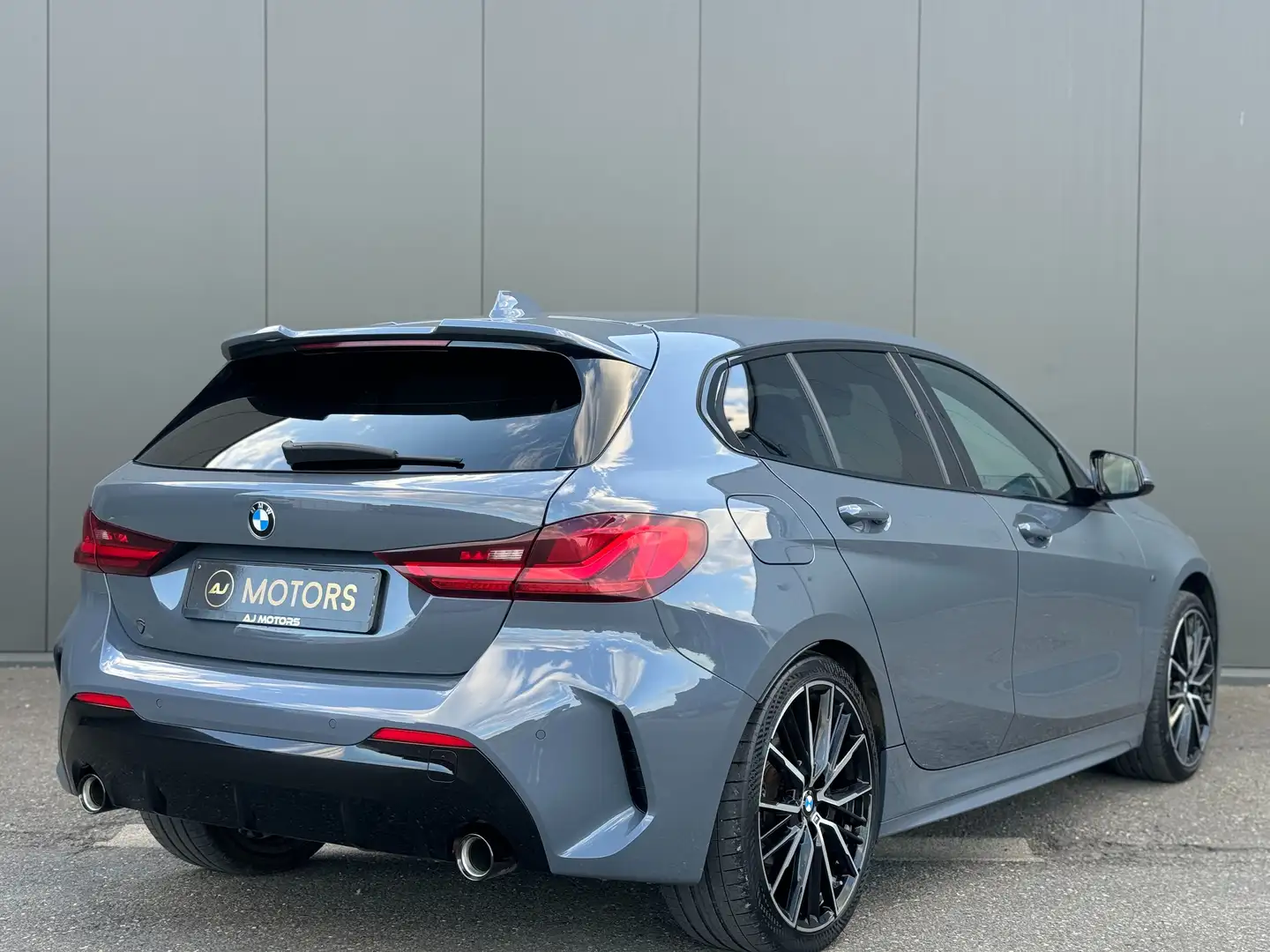 BMW 118 d 136cv Pack M - Individual - Cockpit - Alcantara Grigio - 2