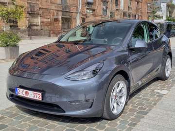 Long Range AWD · Garagewagen · Grijs metallic