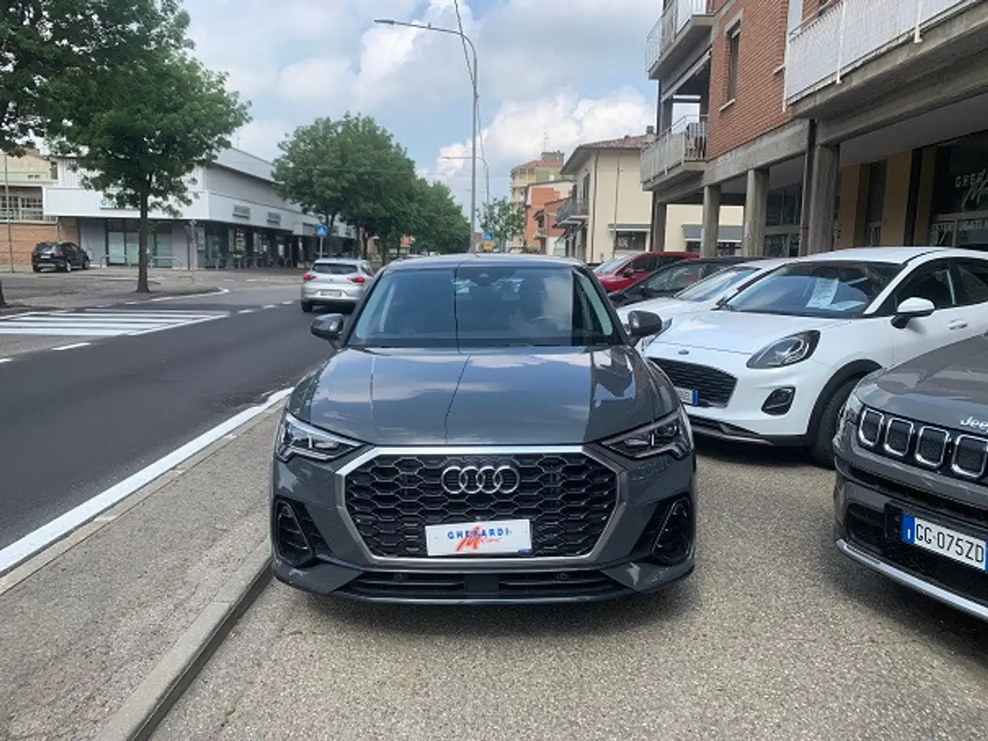 Audi Q3 SPB 35 TDI S tronic Business Plus Grijs - 1