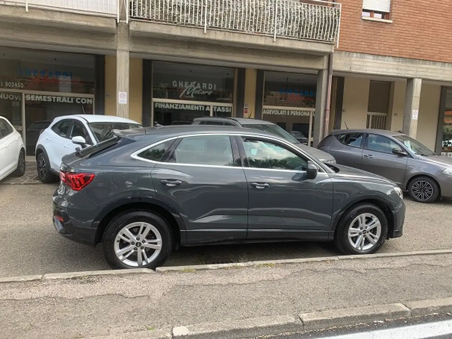 Audi Q3 SPB 35 TDI S tronic Business Plus Grijs - 2