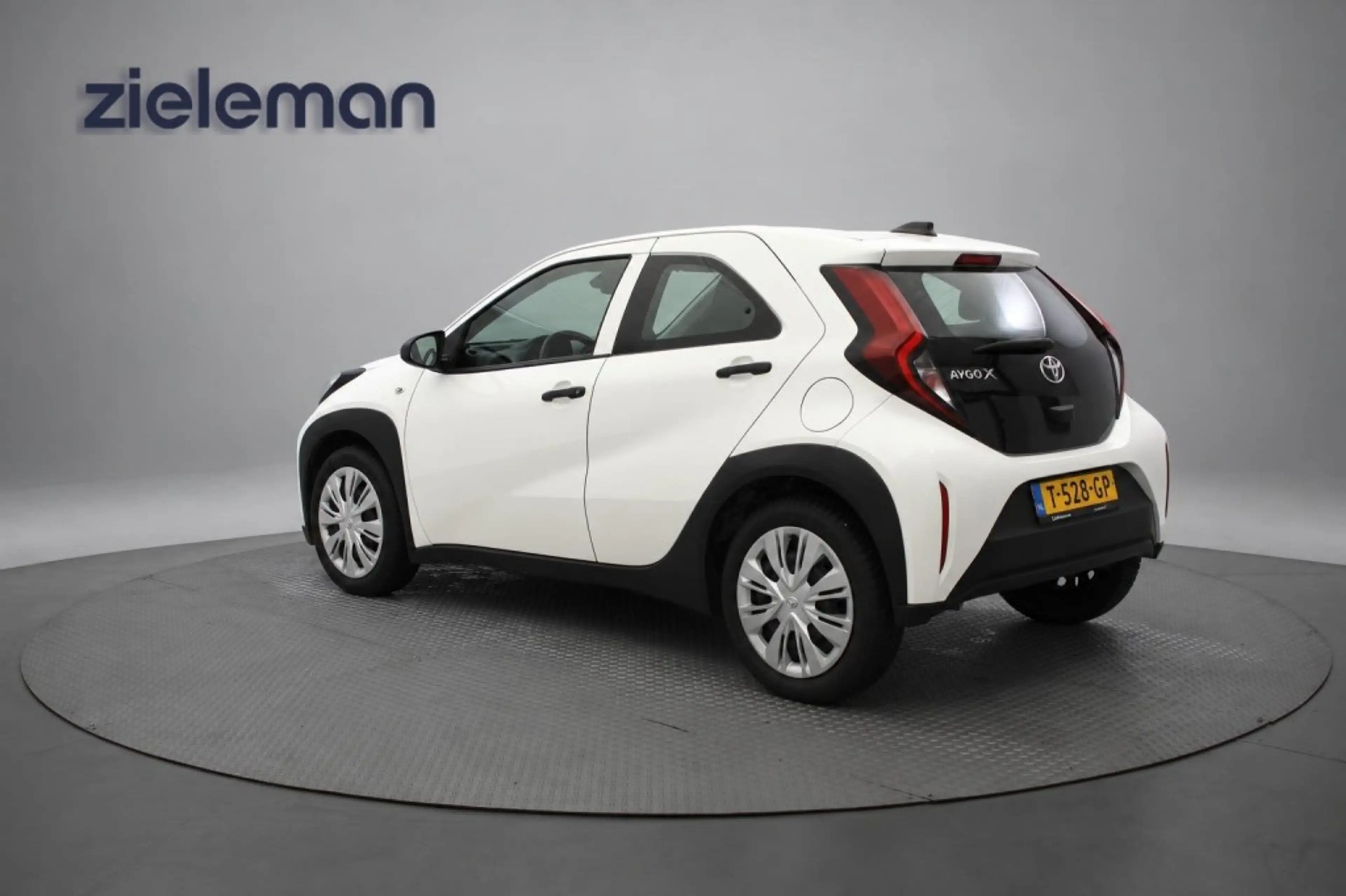 Toyota Aygo X 1.0 VVT-i MT - Carplay, Adaptive Cruise, Airco — photo 4