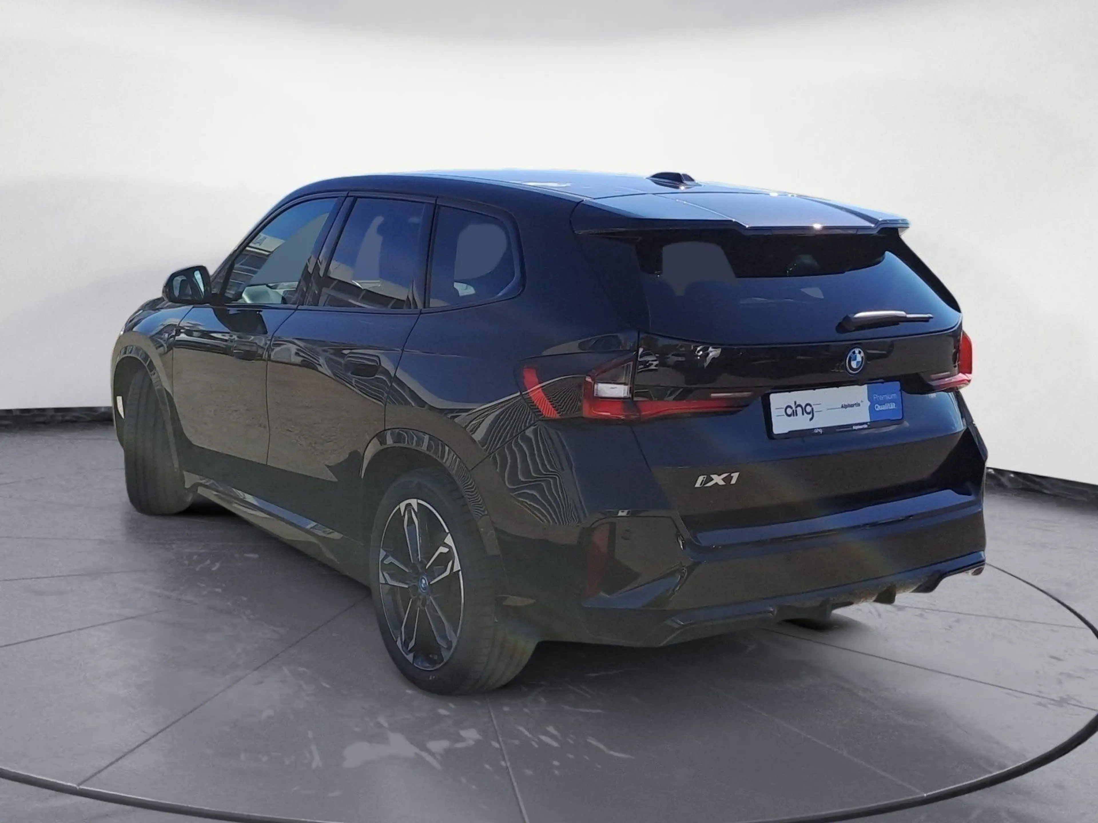 BMW iX1 xDrive30 M-Sport — photo 5