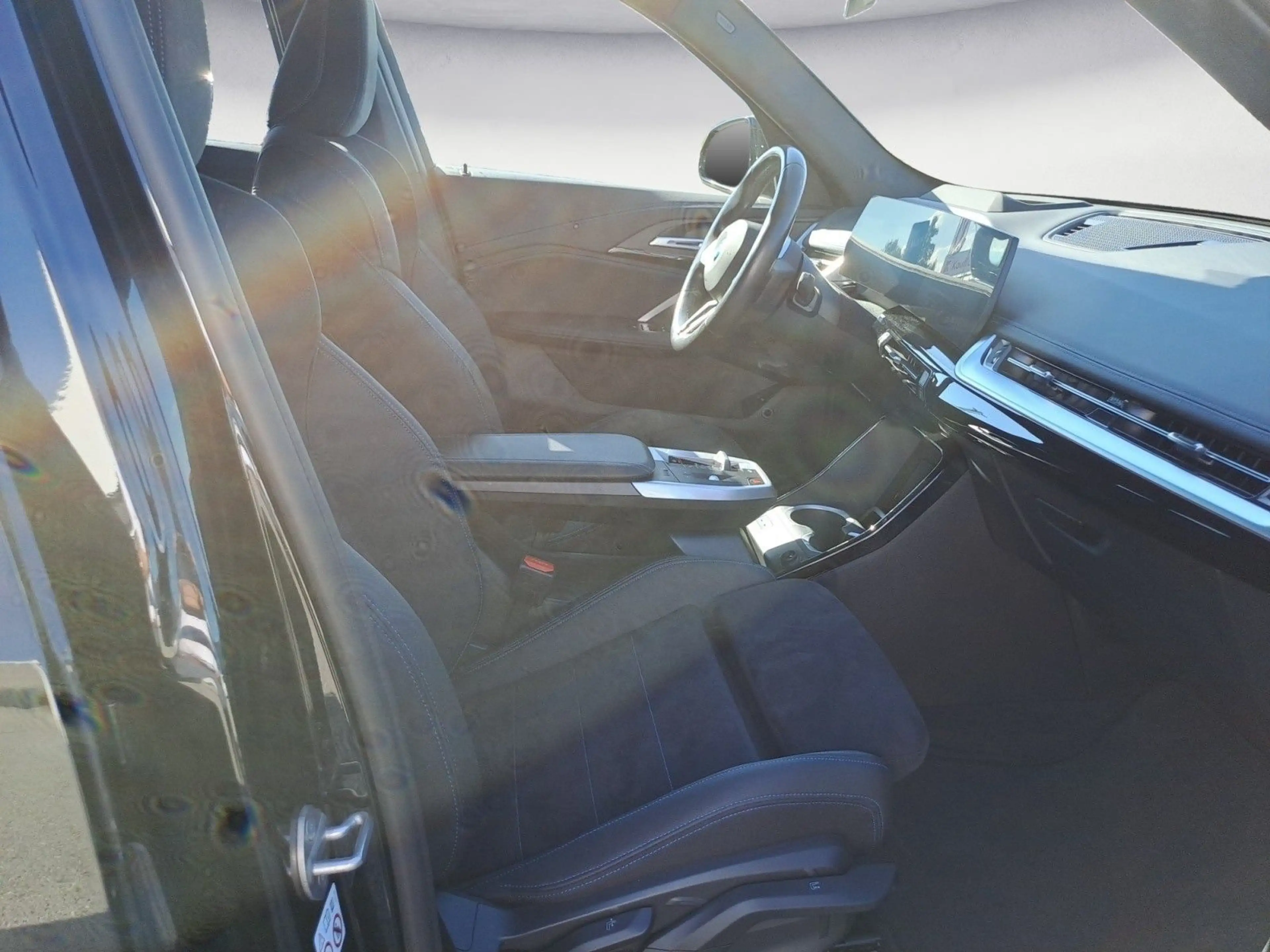 BMW iX1 xDrive30 M-Sport — photo 14