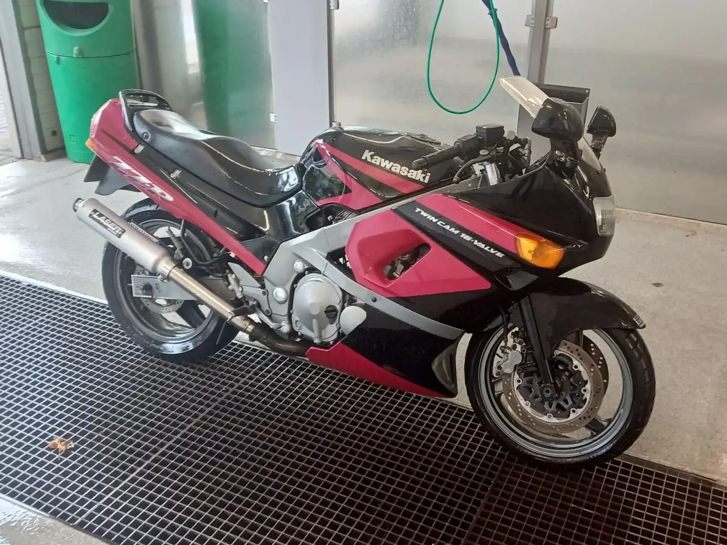 Kawasaki ZZR 600 Mauve - 1