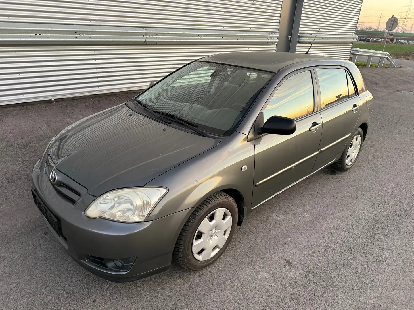 Toyota Corolla 1,4 VVT-i Linea Sol ID:108 Grau - 1