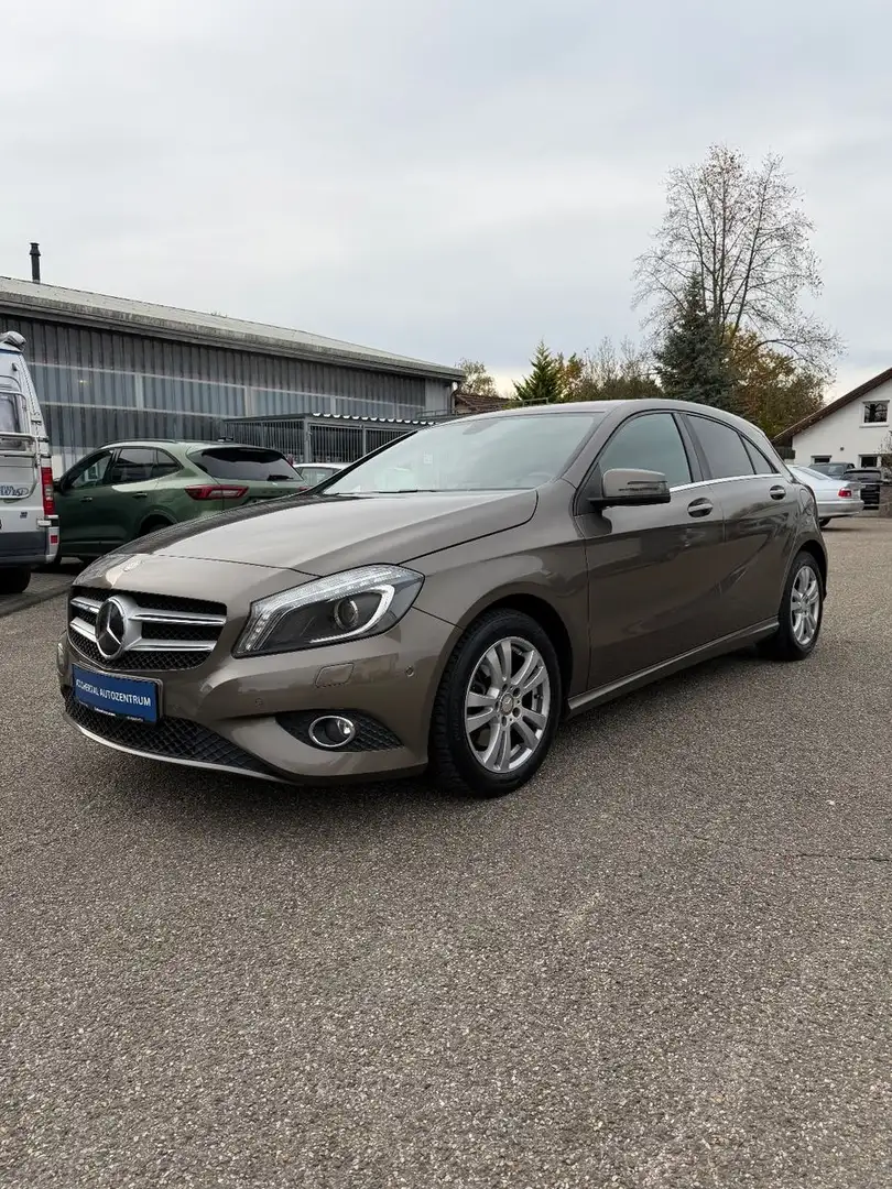 Mercedes-Benz A 200 BlueEfficiency Urban Garantie Grau - 1