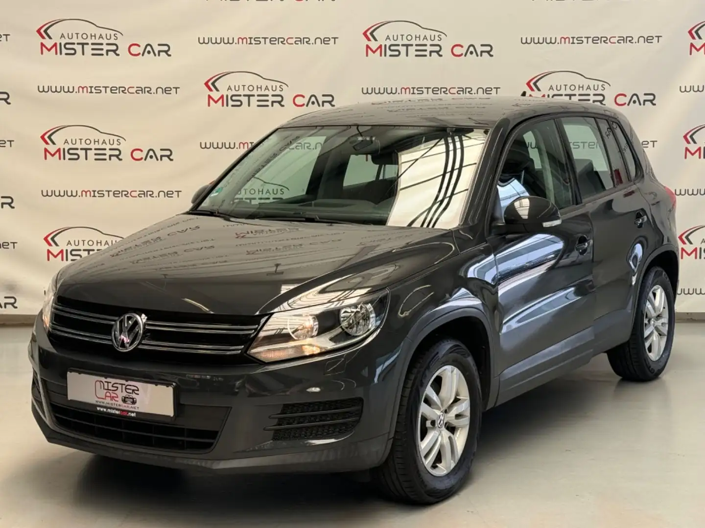 Volkswagen Tiguan Trend&Fun AHK/Navi/PDC/SHZ/Tempo/1.HAND Grijs - 1