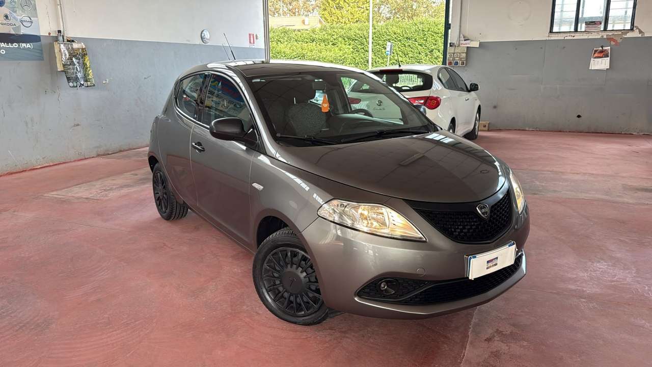 Lancia Ypsilon 1.2 8v Oro Plus
