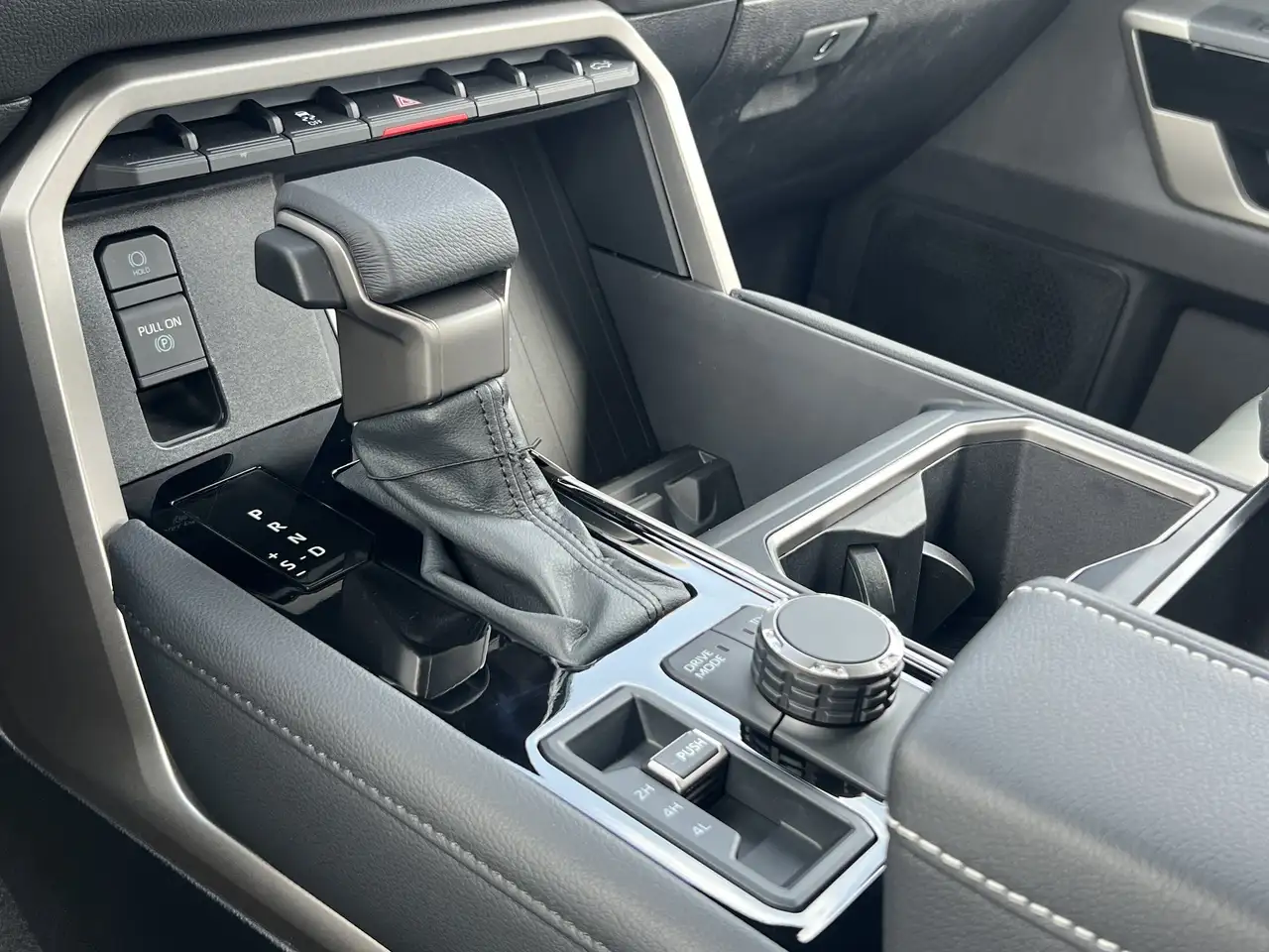 Toyota Tundra снимка Toyota Tundra
