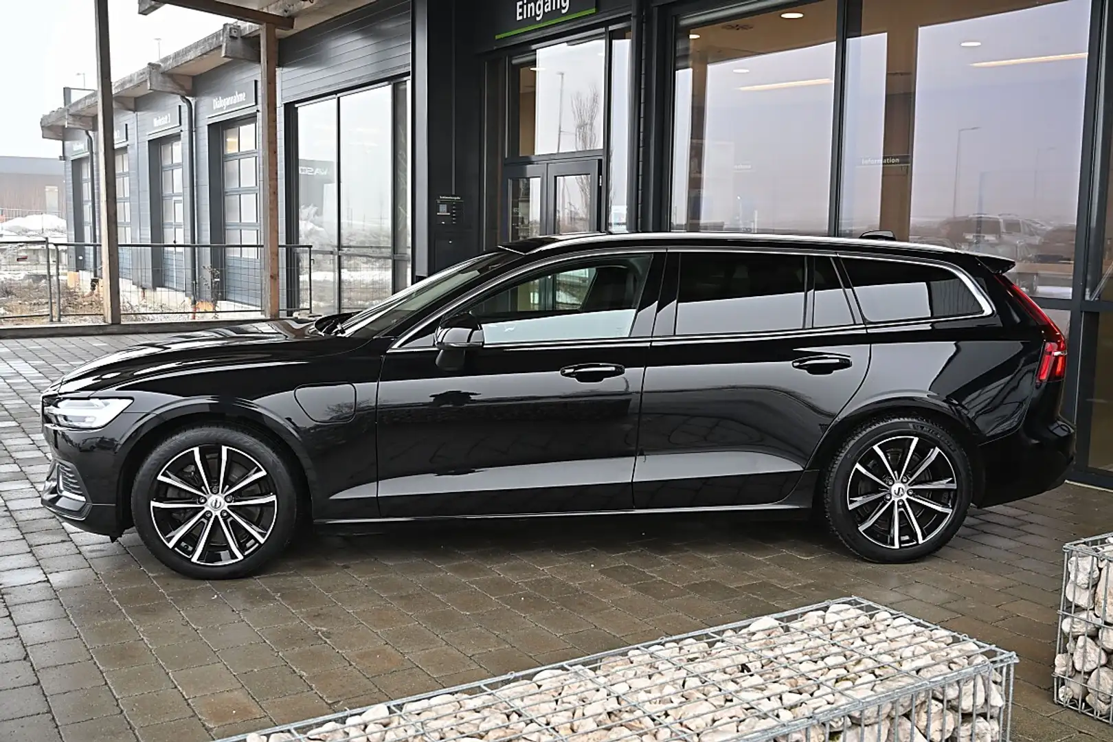 Volvo V60 T6 AWD Recharge PHEV Core Geartronic ACC, Pilot... Noir - 2