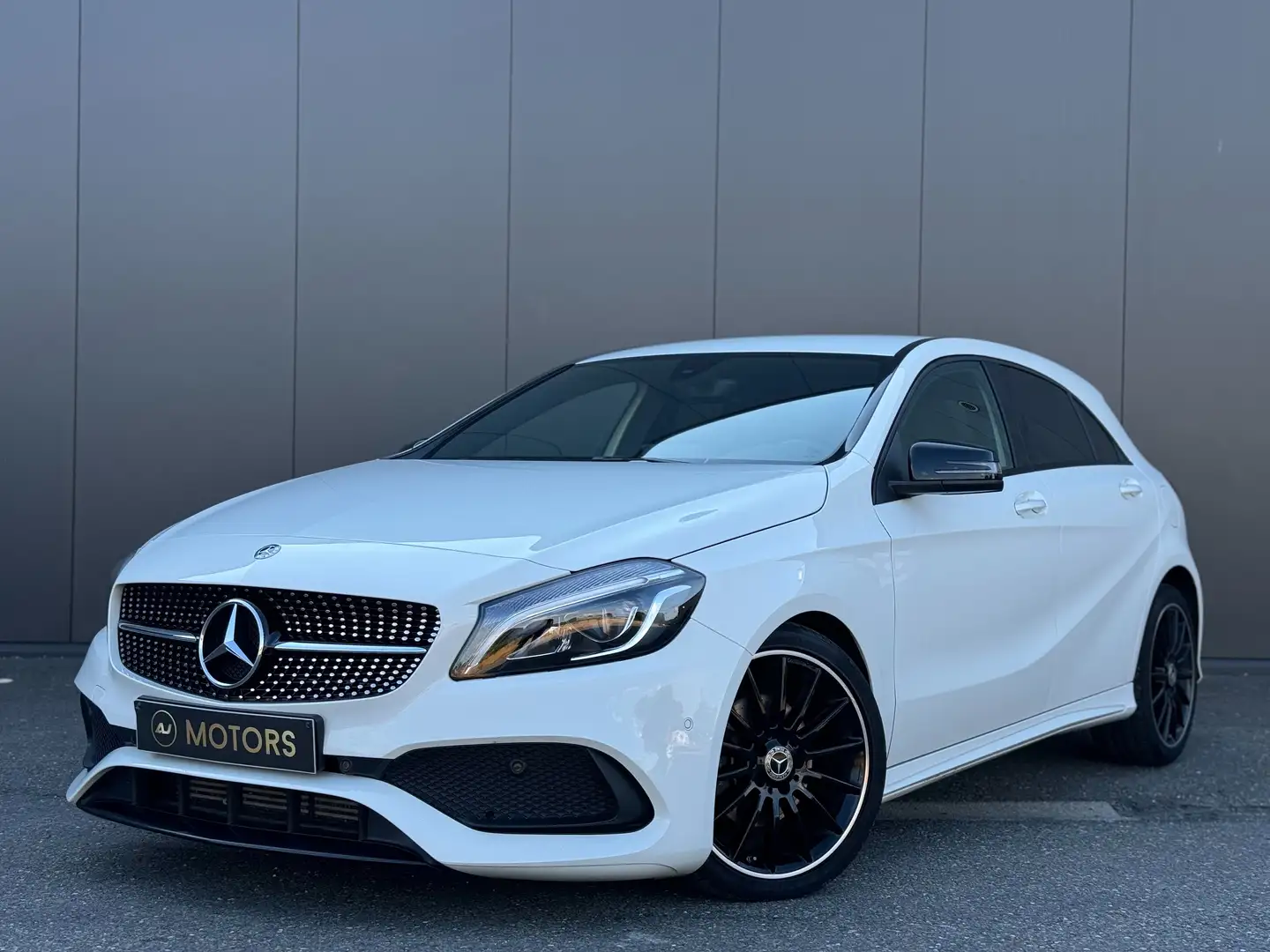 Mercedes-Benz A 180 122cv - Pack AMG Int/Ext - GPS - LED - Garantie - 1