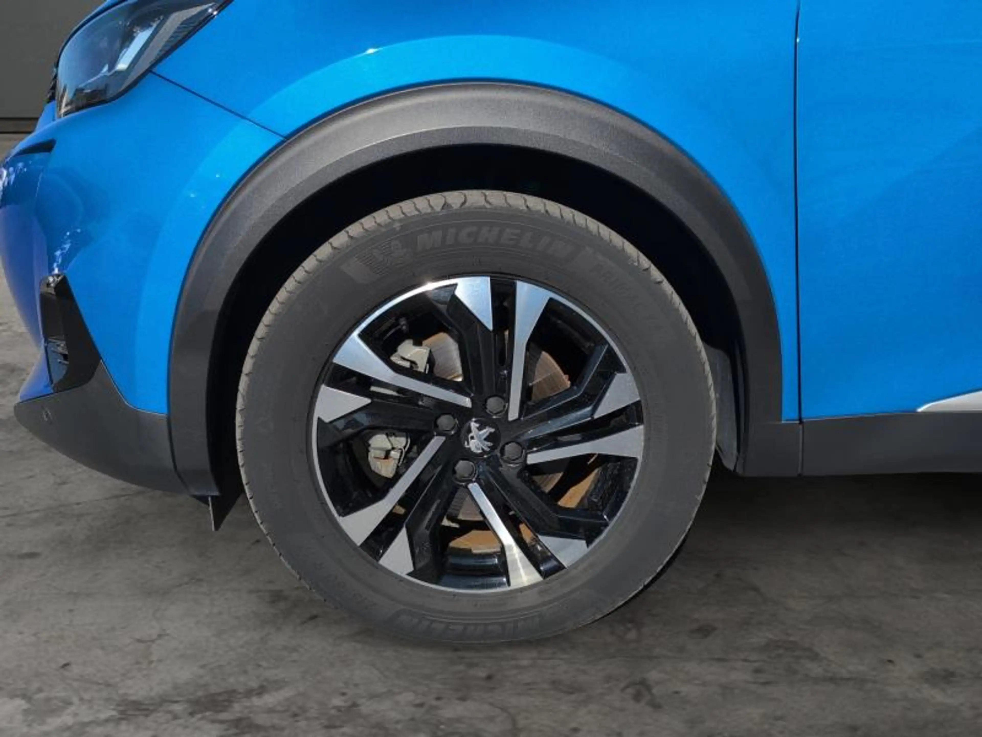 Peugeot e-2008 50KWh 136cv Automatique bleu 10/21 15.342km Airco — photo 8
