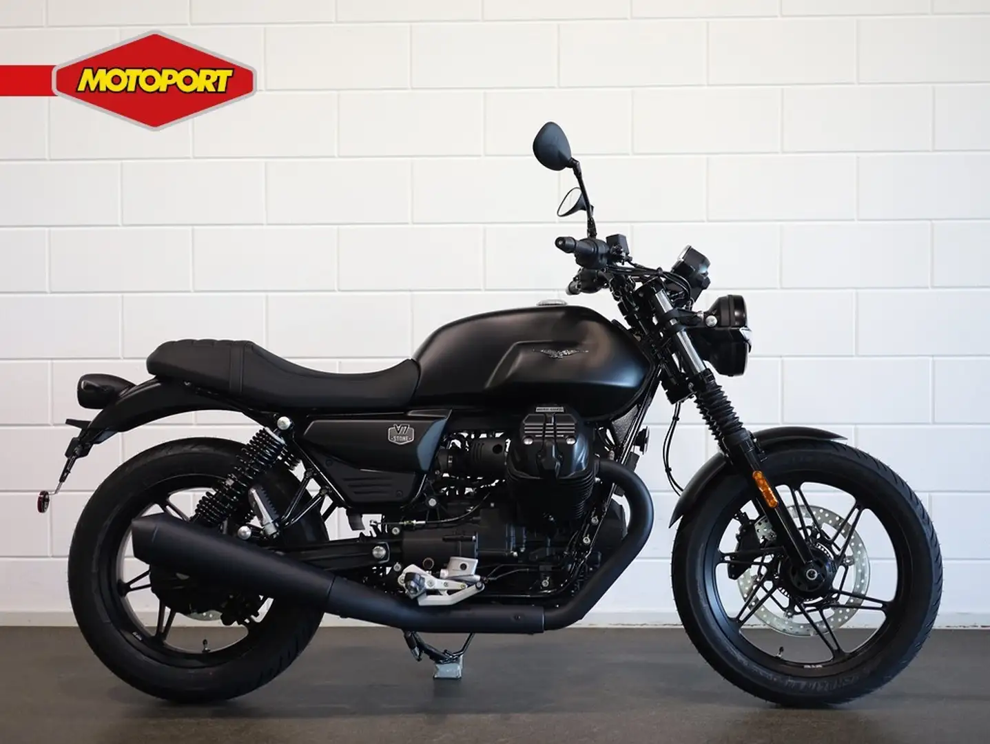 Moto Guzzi V 7 Stone Zwart - 1