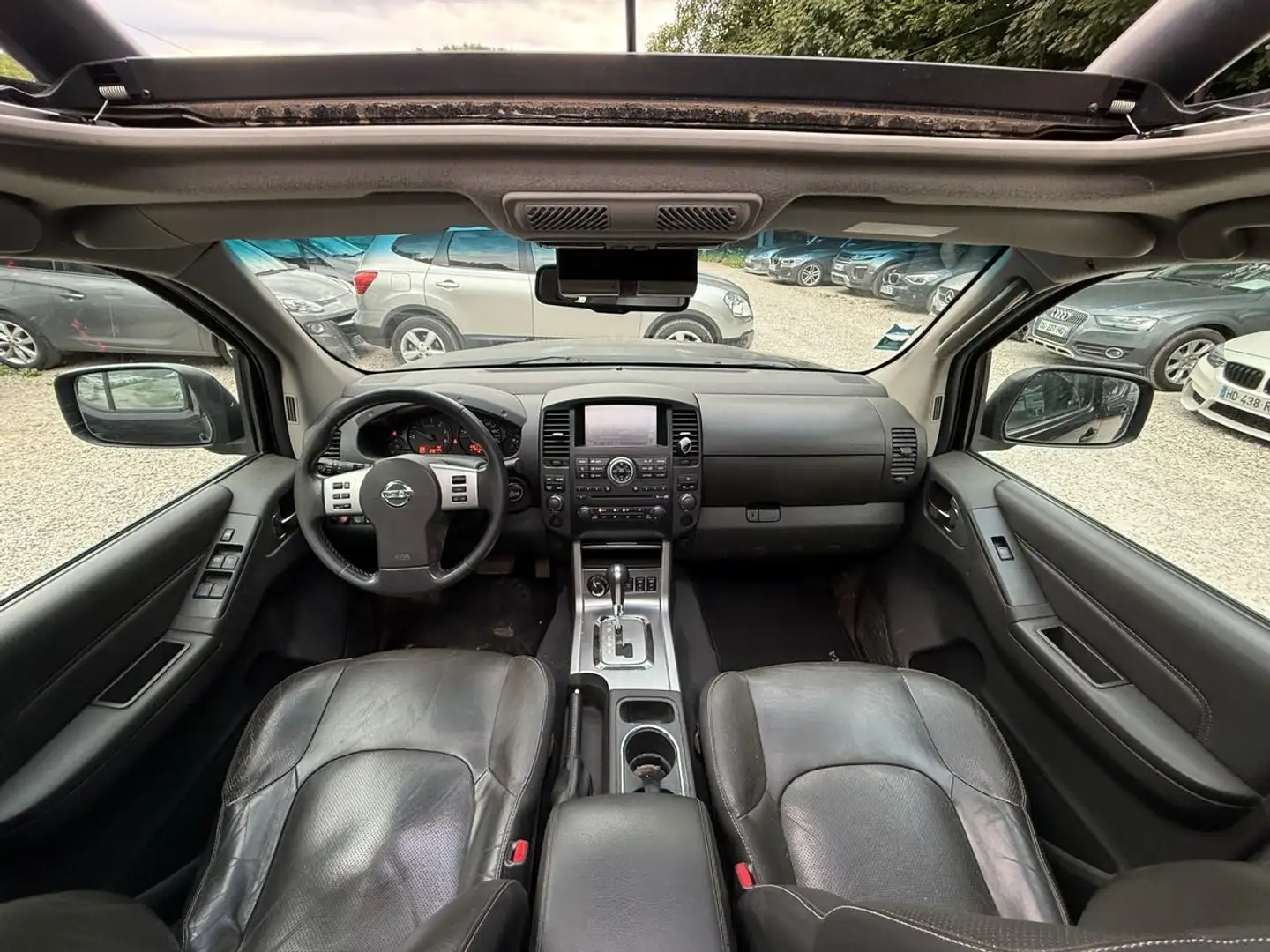 Nissan Navara Double Cab LE 2.5 dCi 190cv 4x4 BVA 3e main Noir - 2