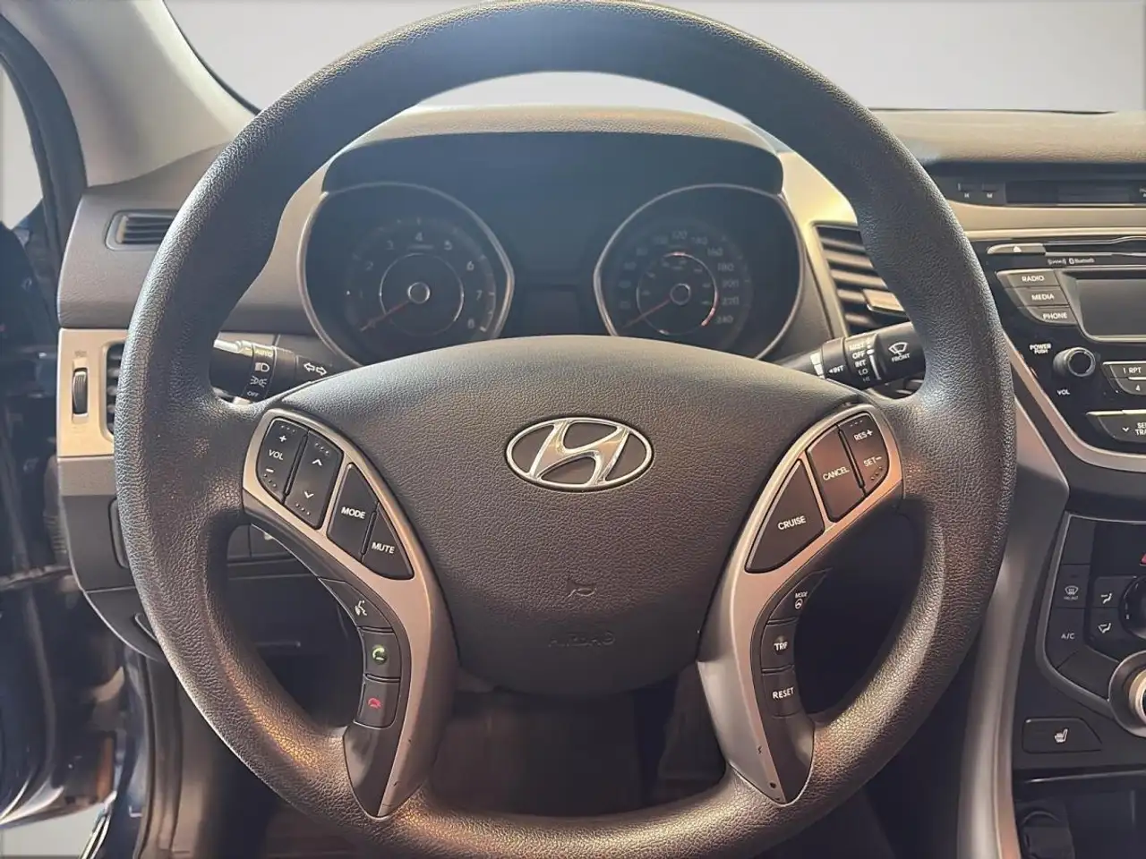 Hyundai ELANTRA снимка Hyundai ELANTRA