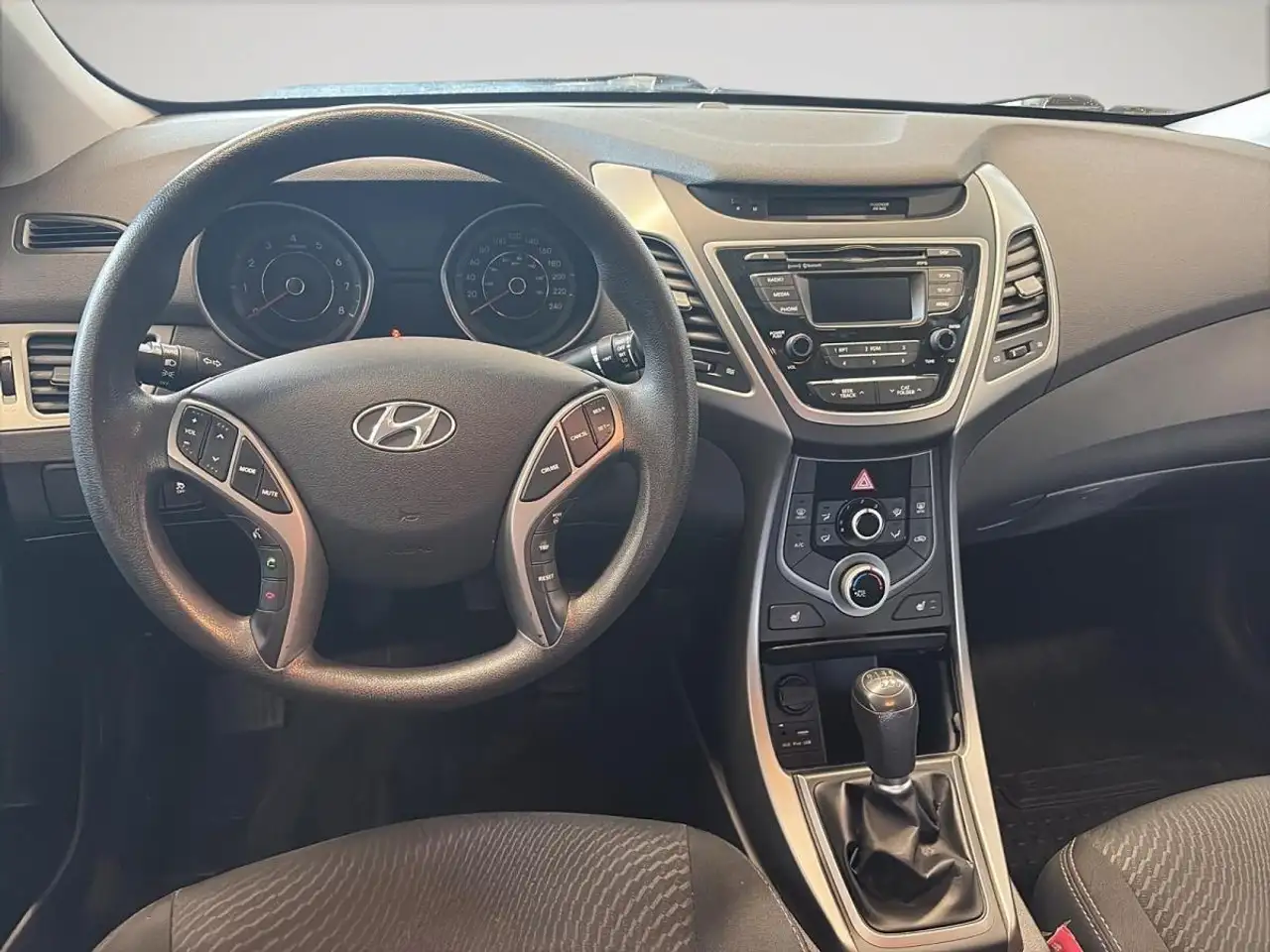 Hyundai ELANTRA снимка Hyundai ELANTRA