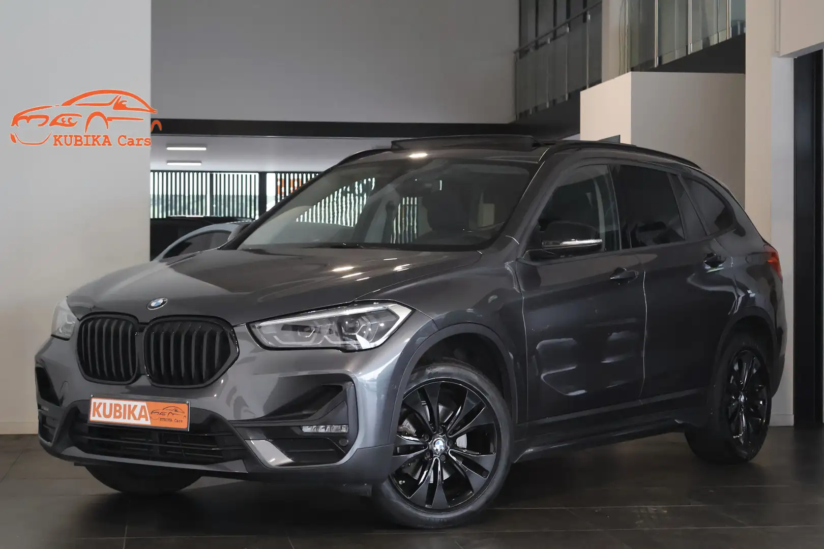 BMW X1 X1 sDrive18iA Navi CruiseC Pano SfeerV Ganantie* Grijs - 1