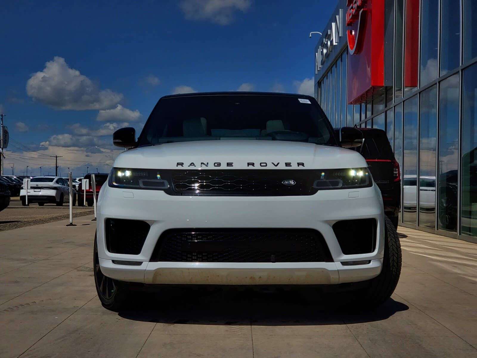 2022 Land Rover Range Rover Sport HST, LEATHER, PANO-ROOF, HEATED SEATS alt 2
