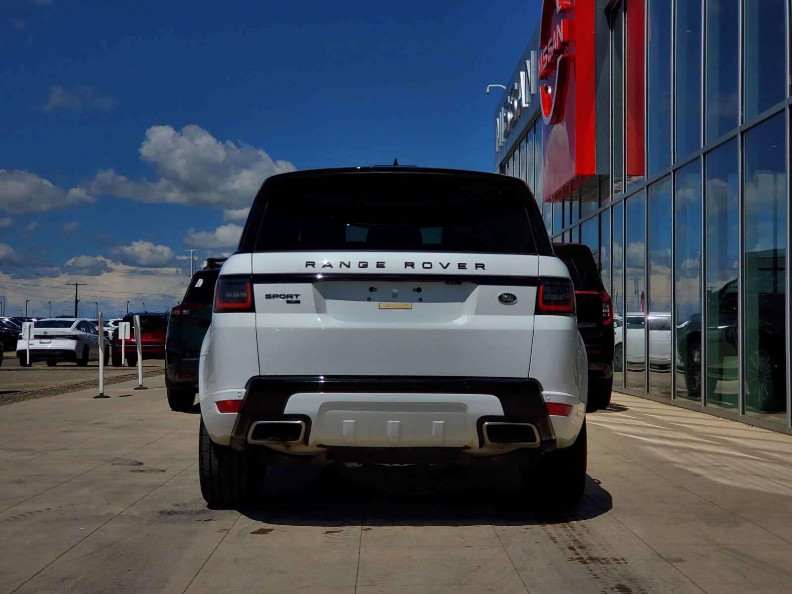 2022 Land Rover Range Rover Sport HST, LEATHER, PANO-ROOF, HEATED SEATS alt 4