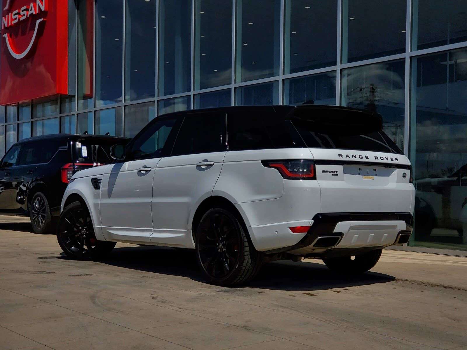 2022 Land Rover Range Rover Sport HST, LEATHER, PANO-ROOF, HEATED SEATS alt 5