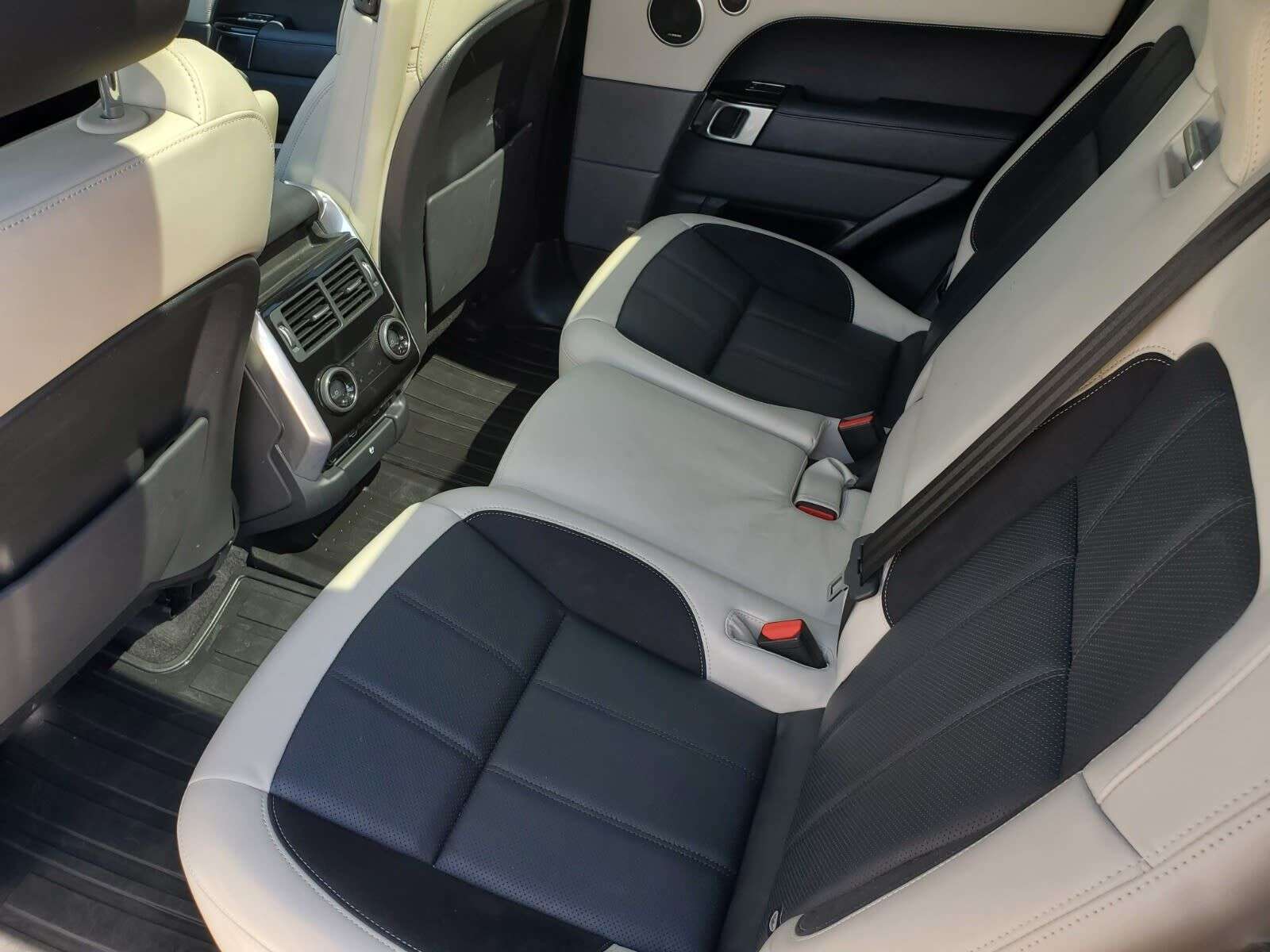 2022 Land Rover Range Rover Sport HST, LEATHER, PANO-ROOF, HEATED SEATS thumb 19